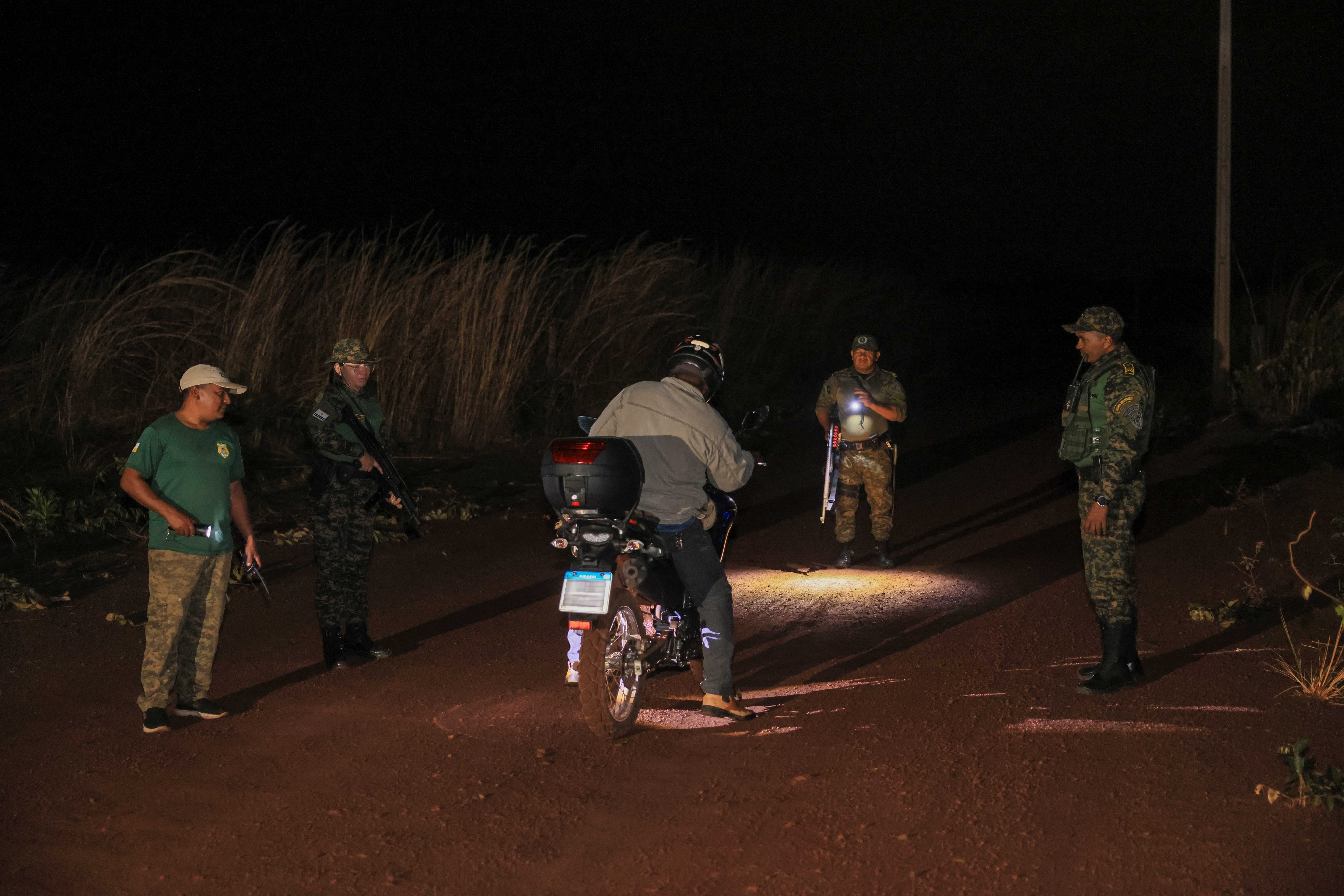 Condutor de motocicleta foi abordado durante a fiscalização. Foto: júnior Suzuki