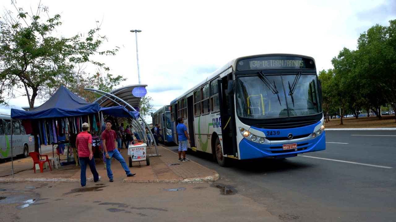 Praia das Arnos terá linha de ônibus especial nesta sexta-feira, 26, quando ocorre show da banda Psirico
