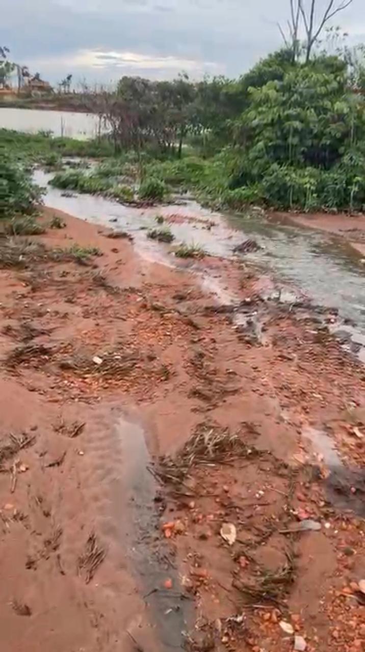 Esgoto que extravasou, acabou chegando ao Lago de Palmas