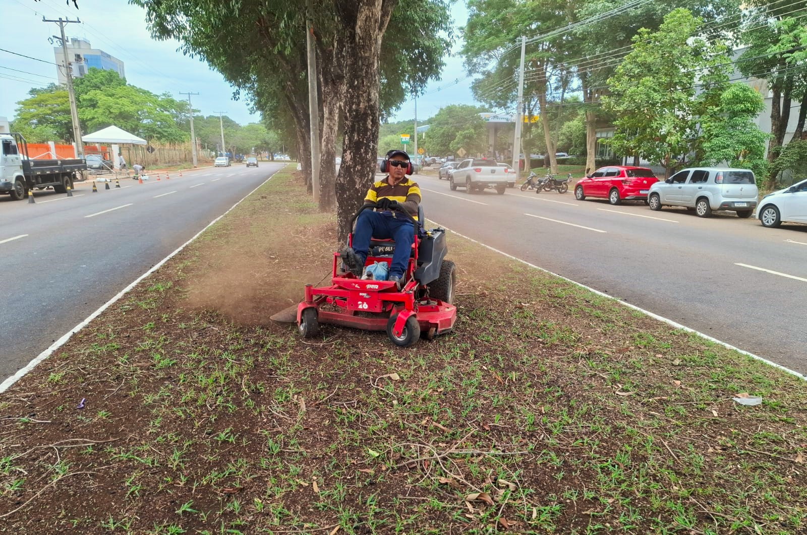 Serviço de giro zero na Avenida NS 2, próximo à Arse 21 (204 Sul)