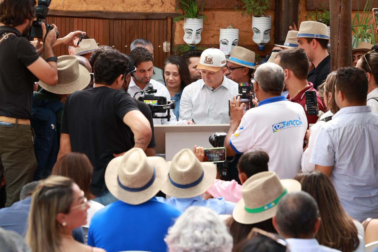 Prefeito Eduardo Siqueira Campos lança pacote de incentivo ao agro com redução de ISS e investimentos em feiras e comércio popular