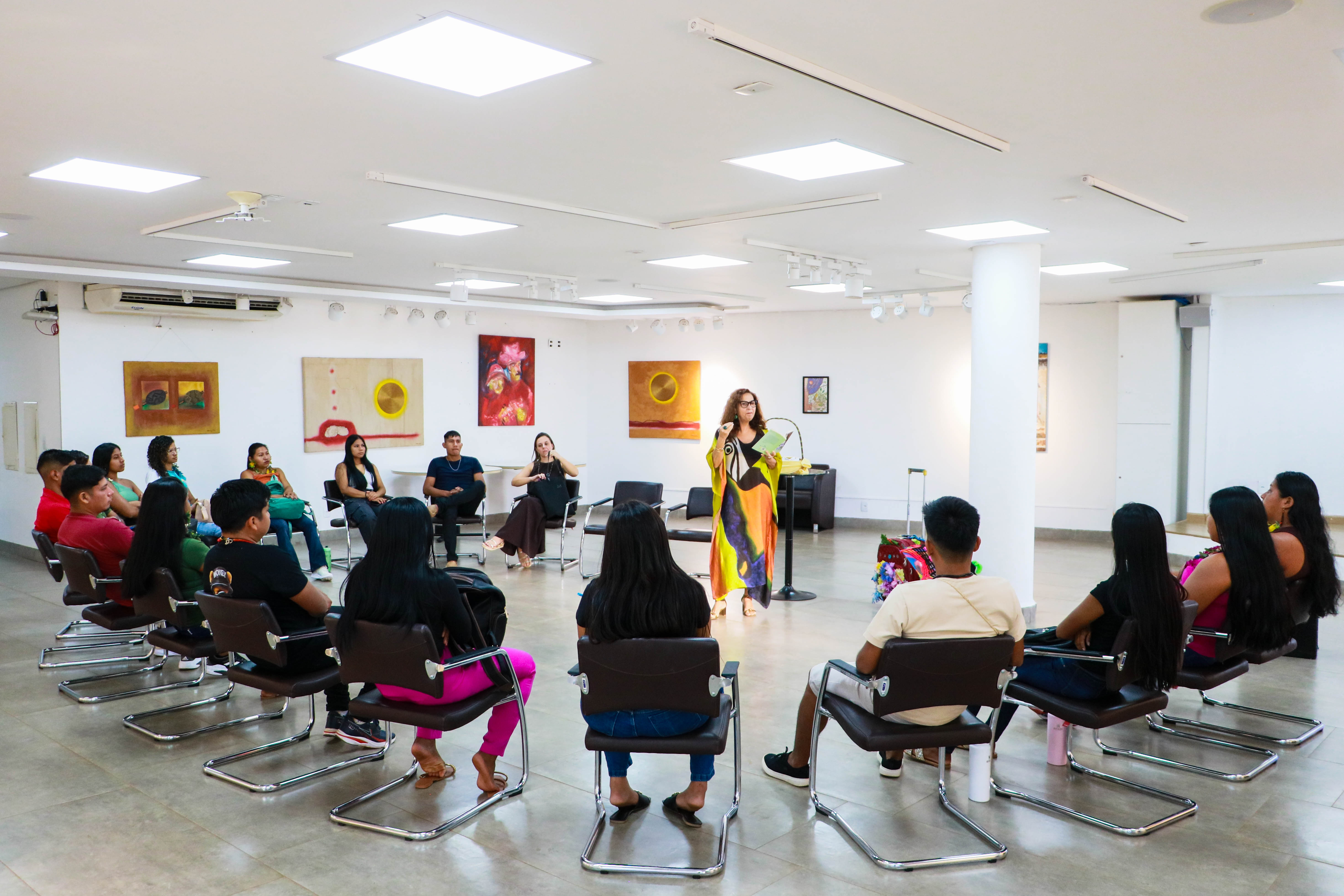 Fundação Cultural de Palmas recebe acadêmicos de pedagogia da UFT para roda de conversa sobre literatura e letramento