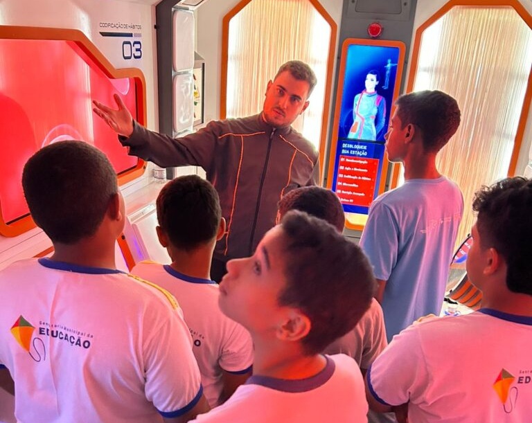 A ação foi acompanhada pelo supervisor das Unidades Móveis de Educação do Hospital de Câncer de Barretos, Keneder Marino