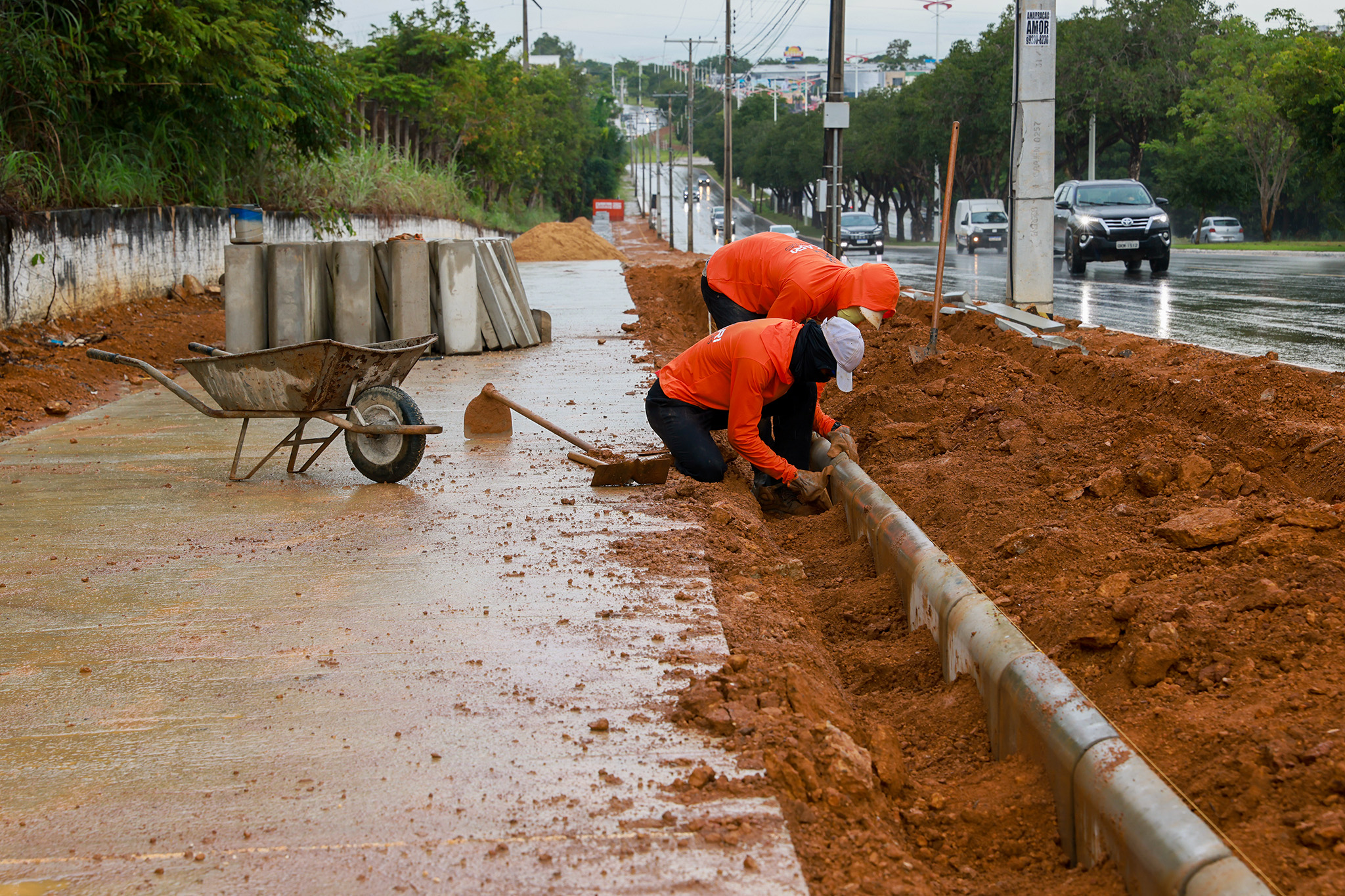20/03/2025 - Construção de ciclovia e pista de caminhada na parte externa do Parque Cesamar próximo da Avenida NS-02