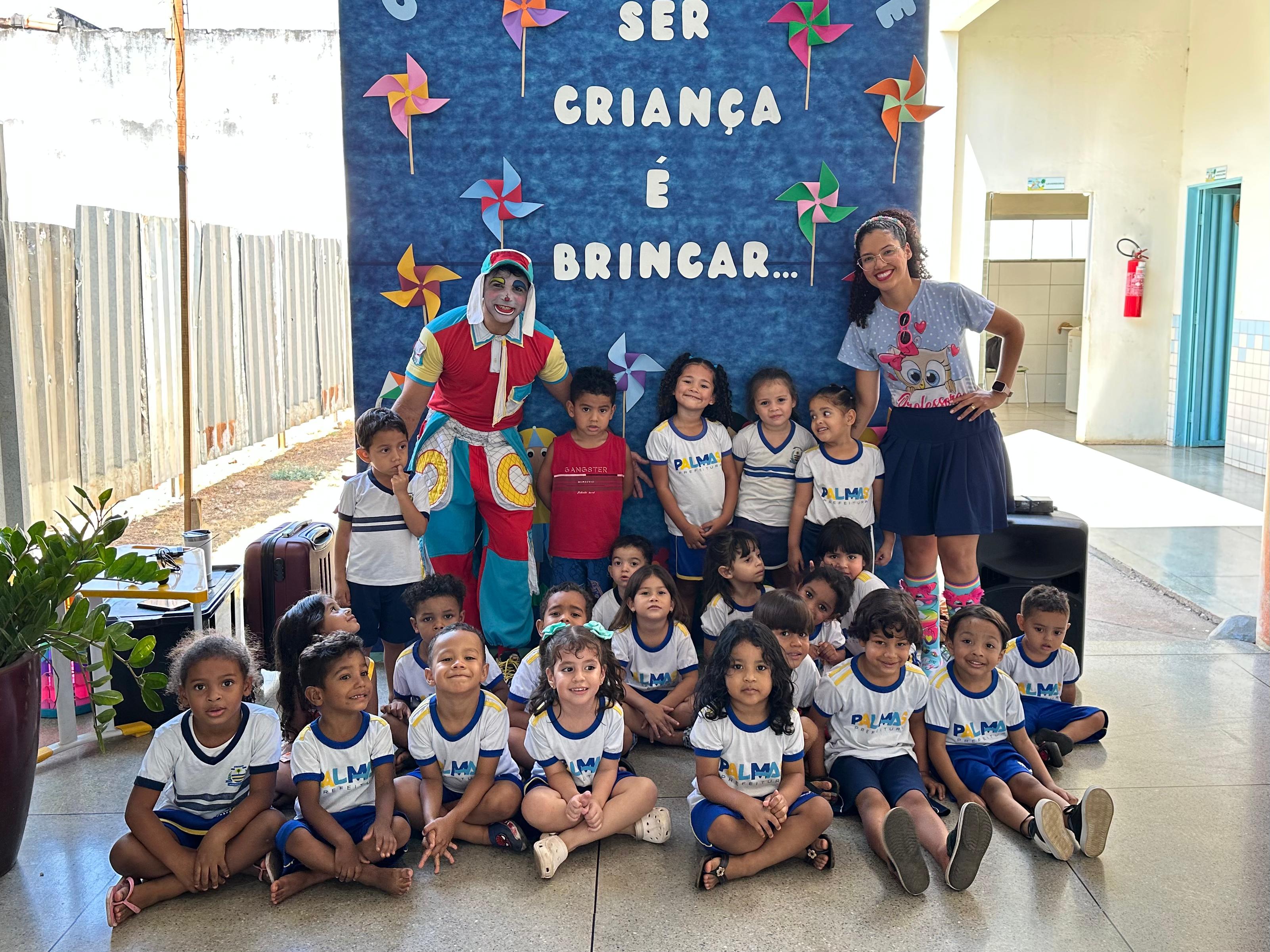 No Cmei Pequeno Prínicipe, o palhaço Cocada animou a meninanada no primeiro dia de atividades 