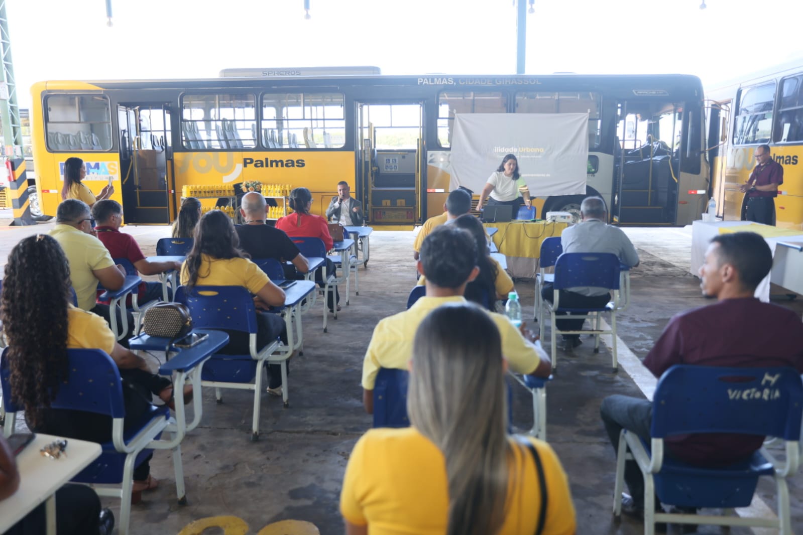Mobilidade e Transporte promove palestra sobre segurança viária e inclusão em homenagem ao Dia do Motorista