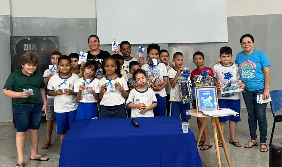 Os professores utilizaram recursos pedagógicos variados para atender às diferentes necessidades dos participantes