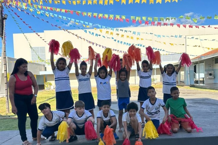 Turminha de alunos da educação especial estão preparando coreografia para apresentar durante a programação