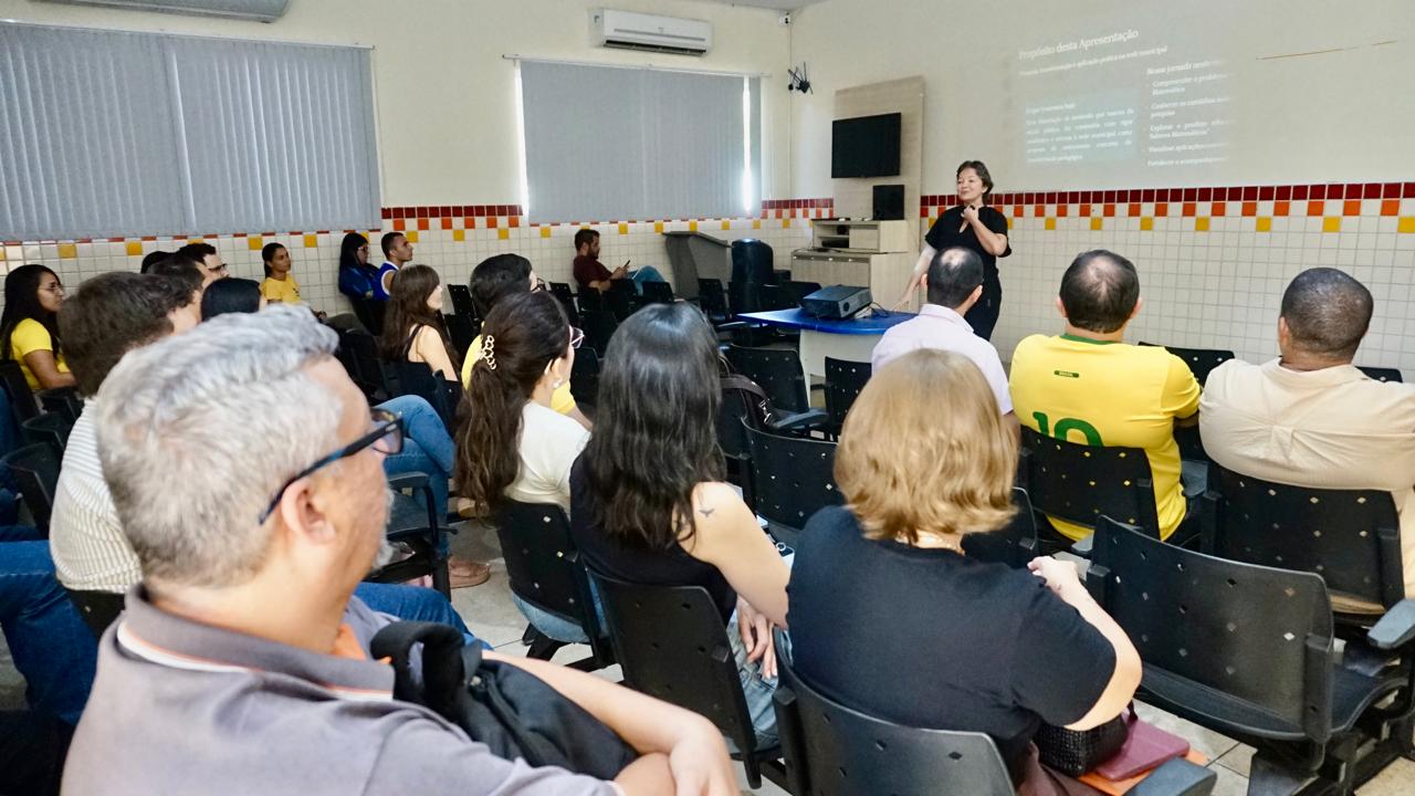 Escola Municipal Anne Frank cria circuito de pesquisas e formação dos professores da rede de ensino de Palmas