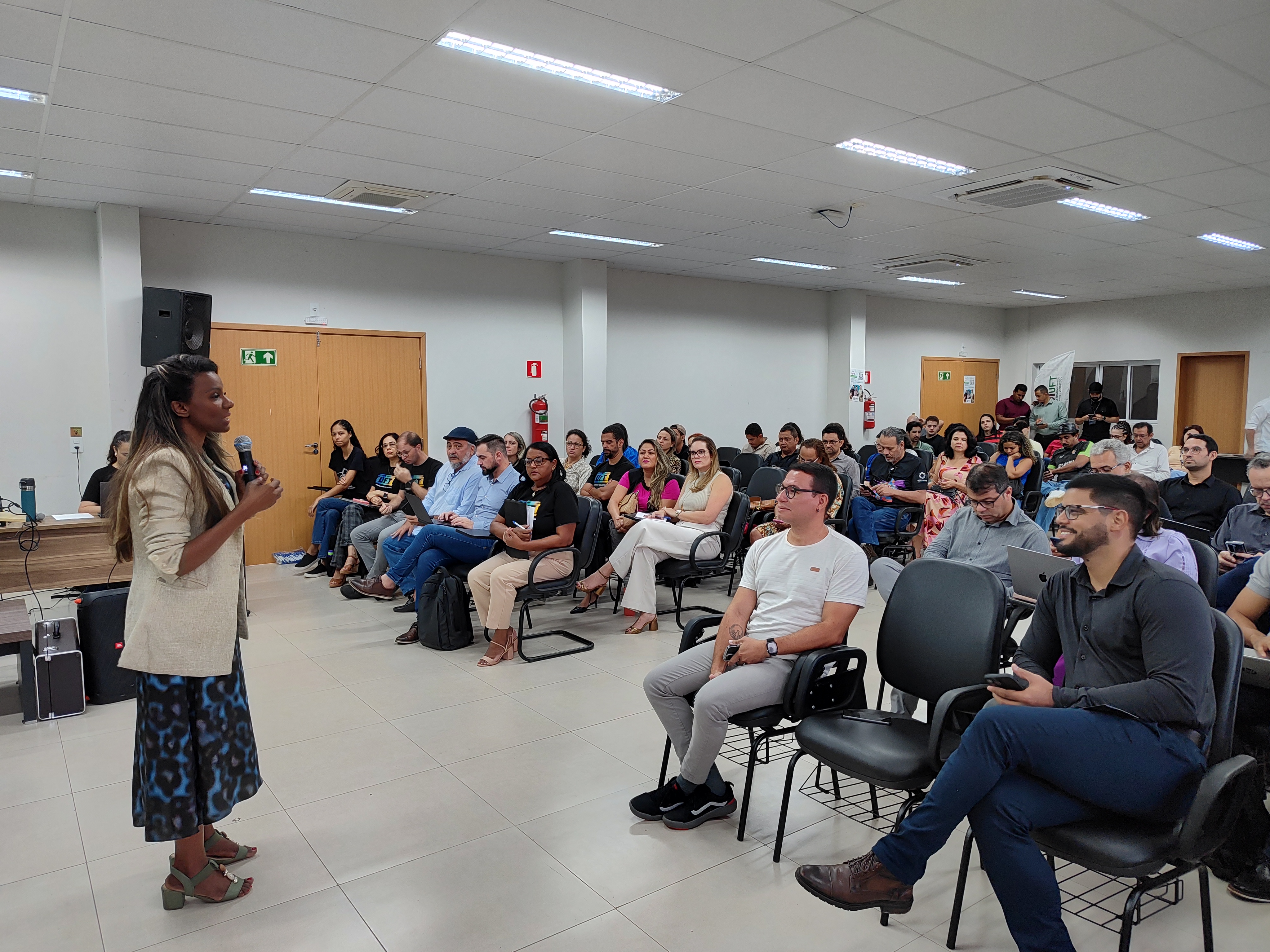 Professora Maria Santana, pró-reitora de extensão da UFT, falou sobre a participação da Seirdh na construção do PDI.
