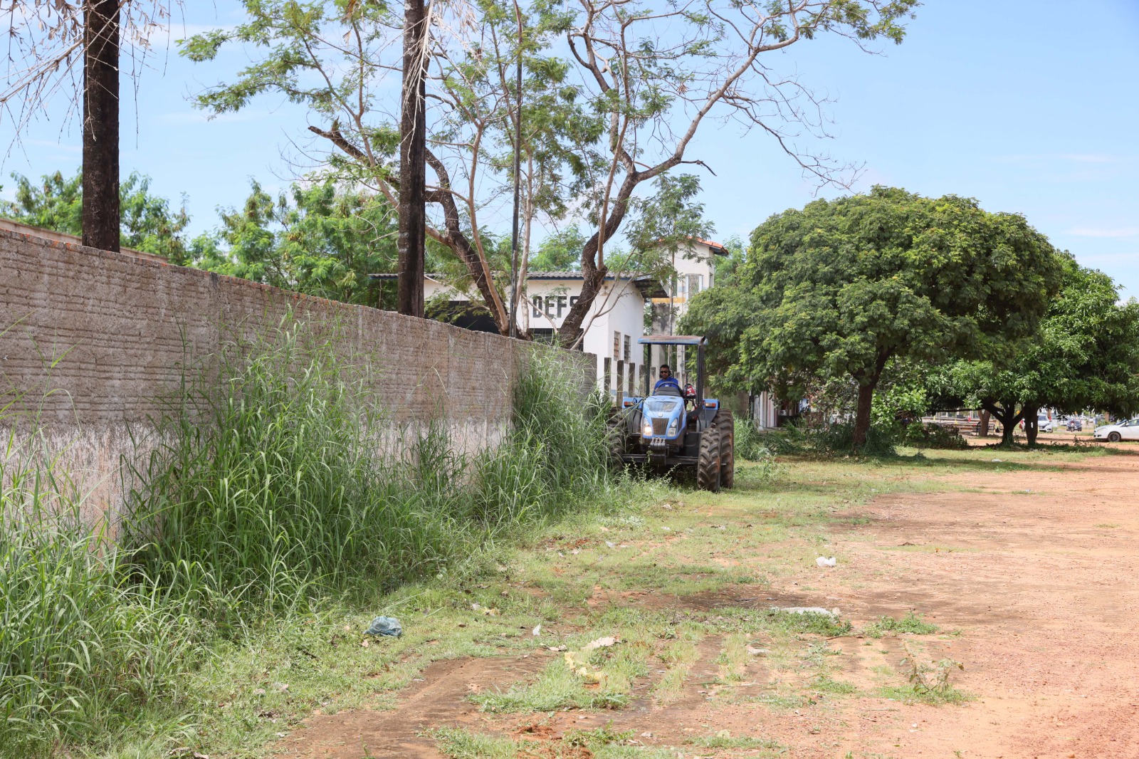Fim do período chuvoso exige atenção à limpeza de terrenos particulares em Palmas