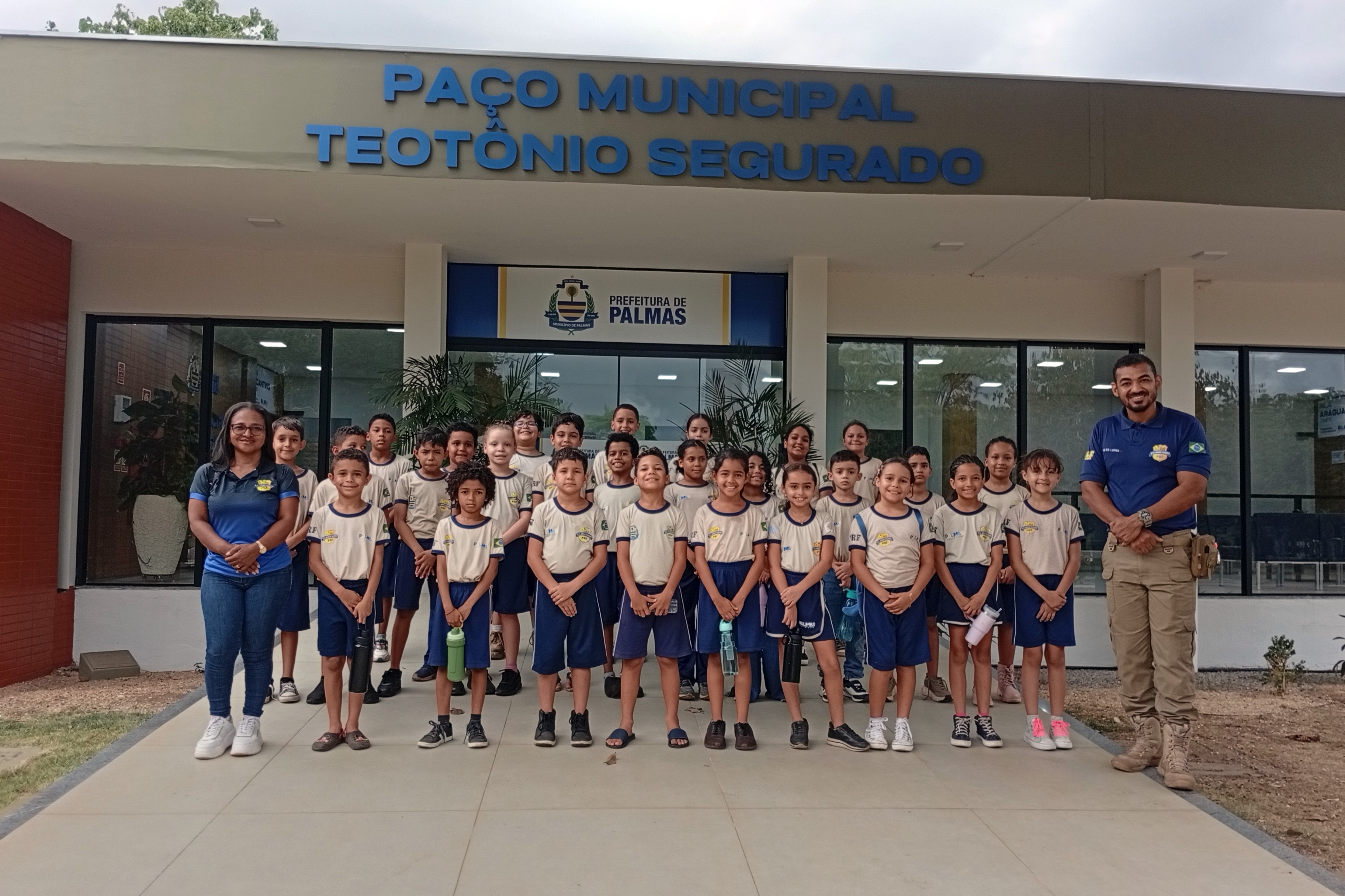 Estudantes da ETI Anísio Teixeira encerram Projeto Conhecendo a Cidade de Palmas com visitas ao Paço Municipal e Parque Cesamar