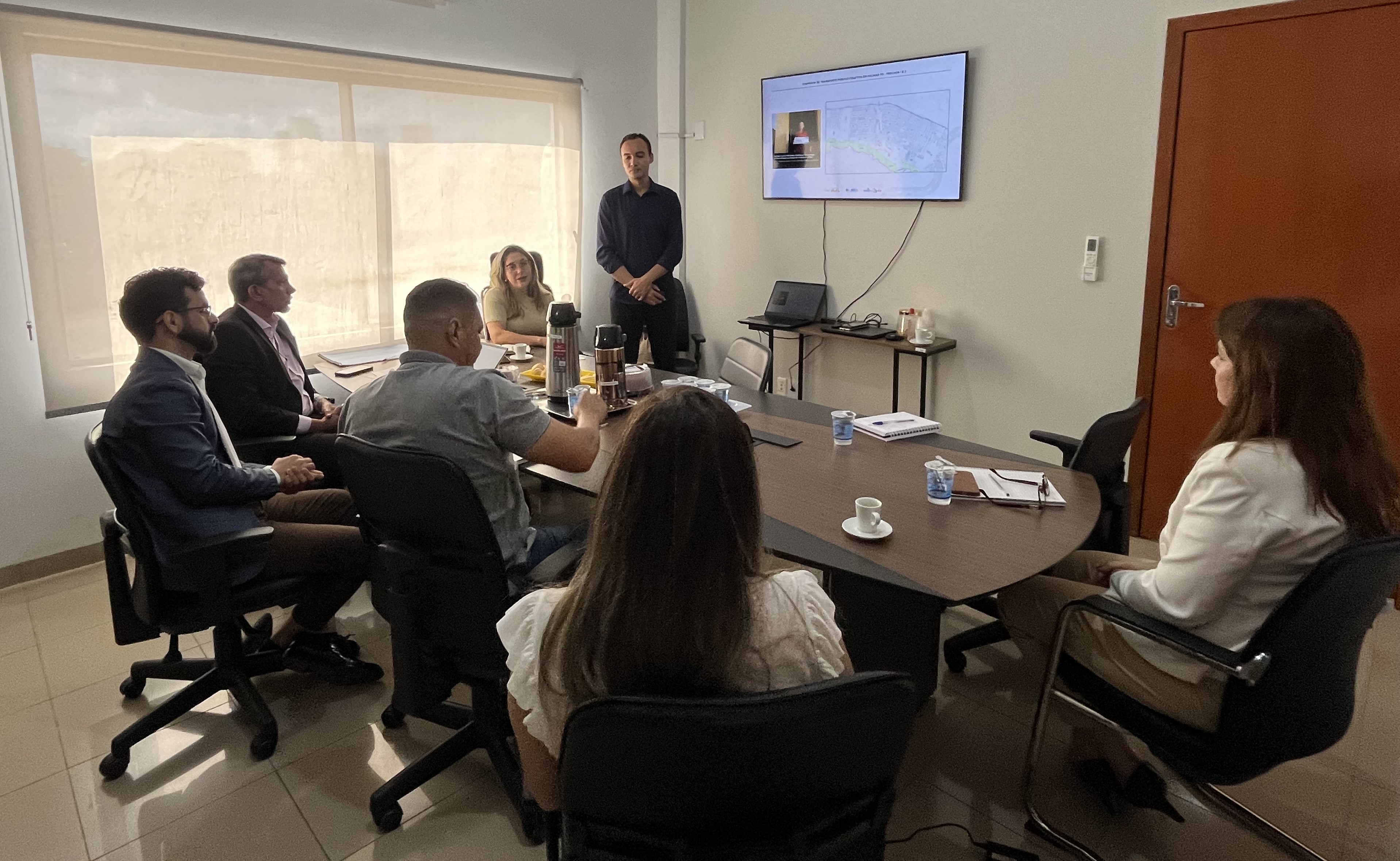 Equipe técnica da Prefeitura revisa próximos passos do futuro corredor de transporte coletivo de Palmas