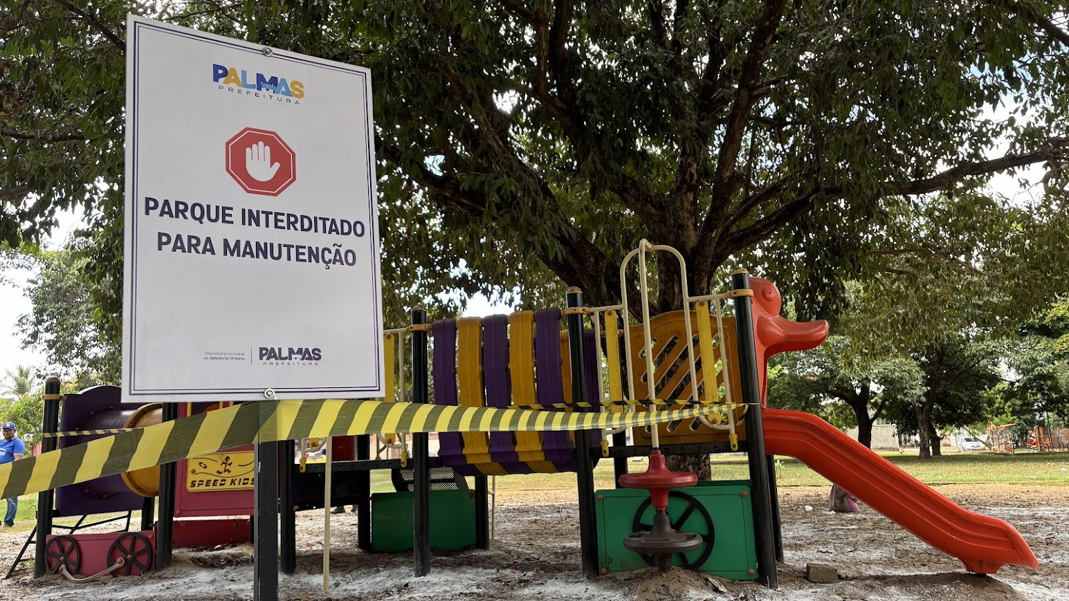 Praça da Arno 31 (303 Norte) está interditada temporariamente para aplicação do produto