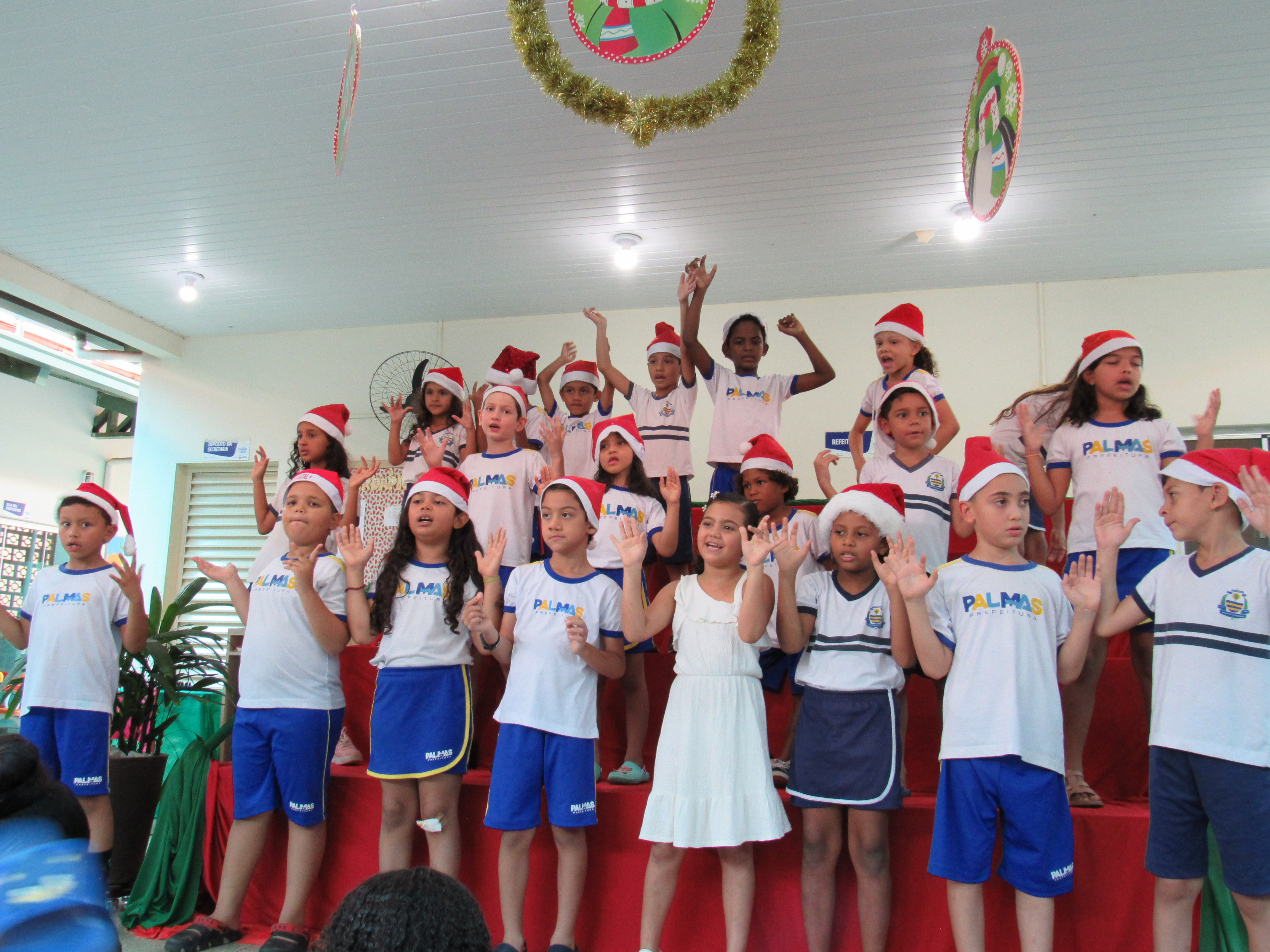 Apresentação dos pequenos abrilhantou a festa no Cmei Cantinho do Saber