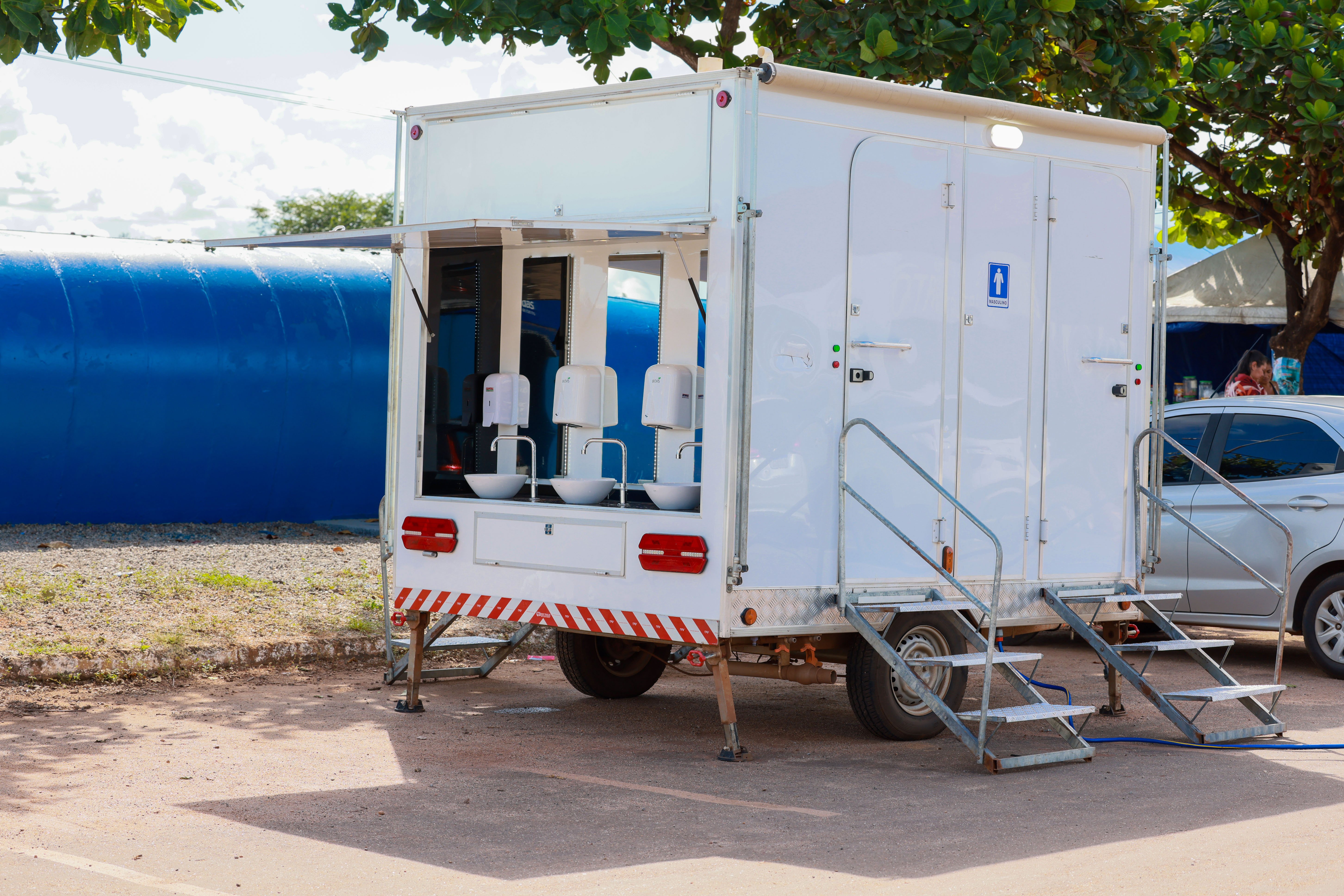 Data: 07/05/2025. Instalação de banheiros trailler nas estações de ônibus