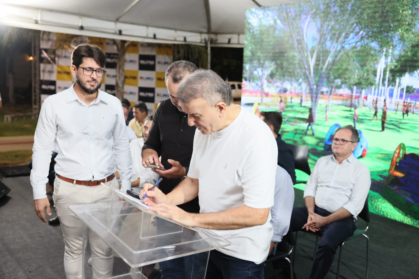 Prefeito Eduardo Siqueira Campos autoriza pacote de obras com investimento de R$ 8,3 milhões em Palmas