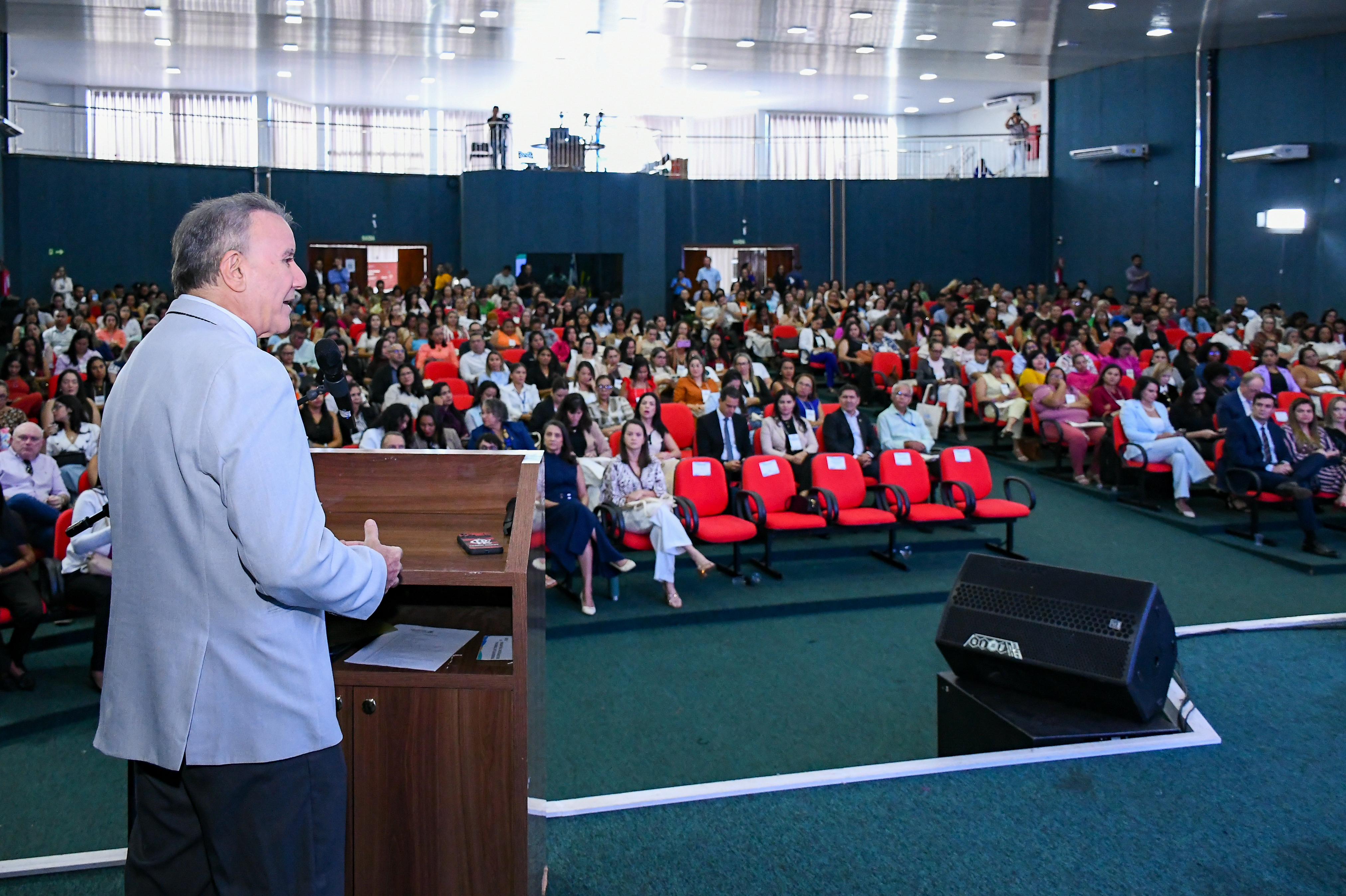 Prefeito Eduardo Siqueira Campos defende fortalecimento das políticas para a primeira infância durante seminário estadual