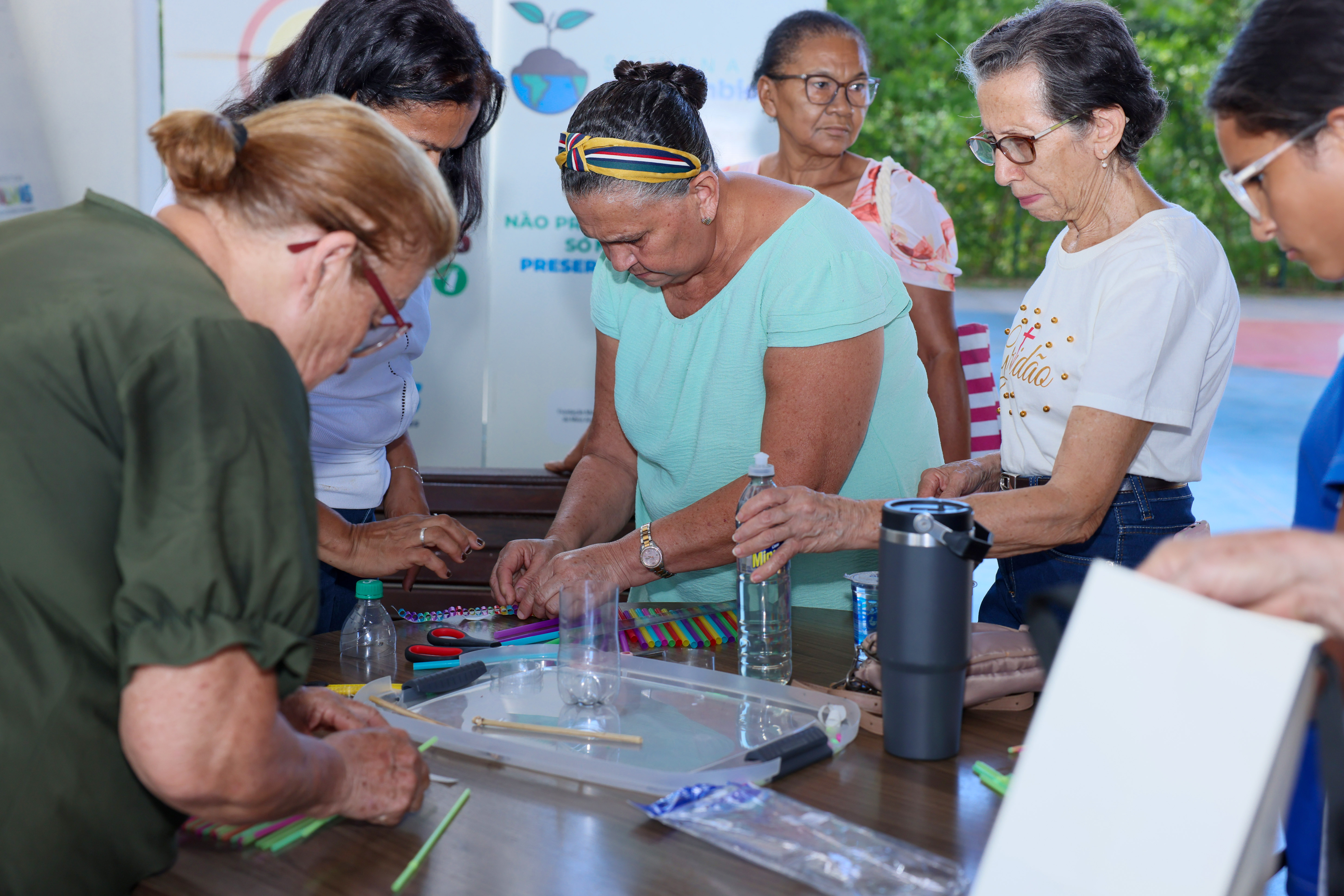 Data: 04/06/2025. Programação da Semana do Meio Ambiente - curso de confecção de brinquedosLocal: Parque da pessoa idosa.Foto: Regiane Rocha