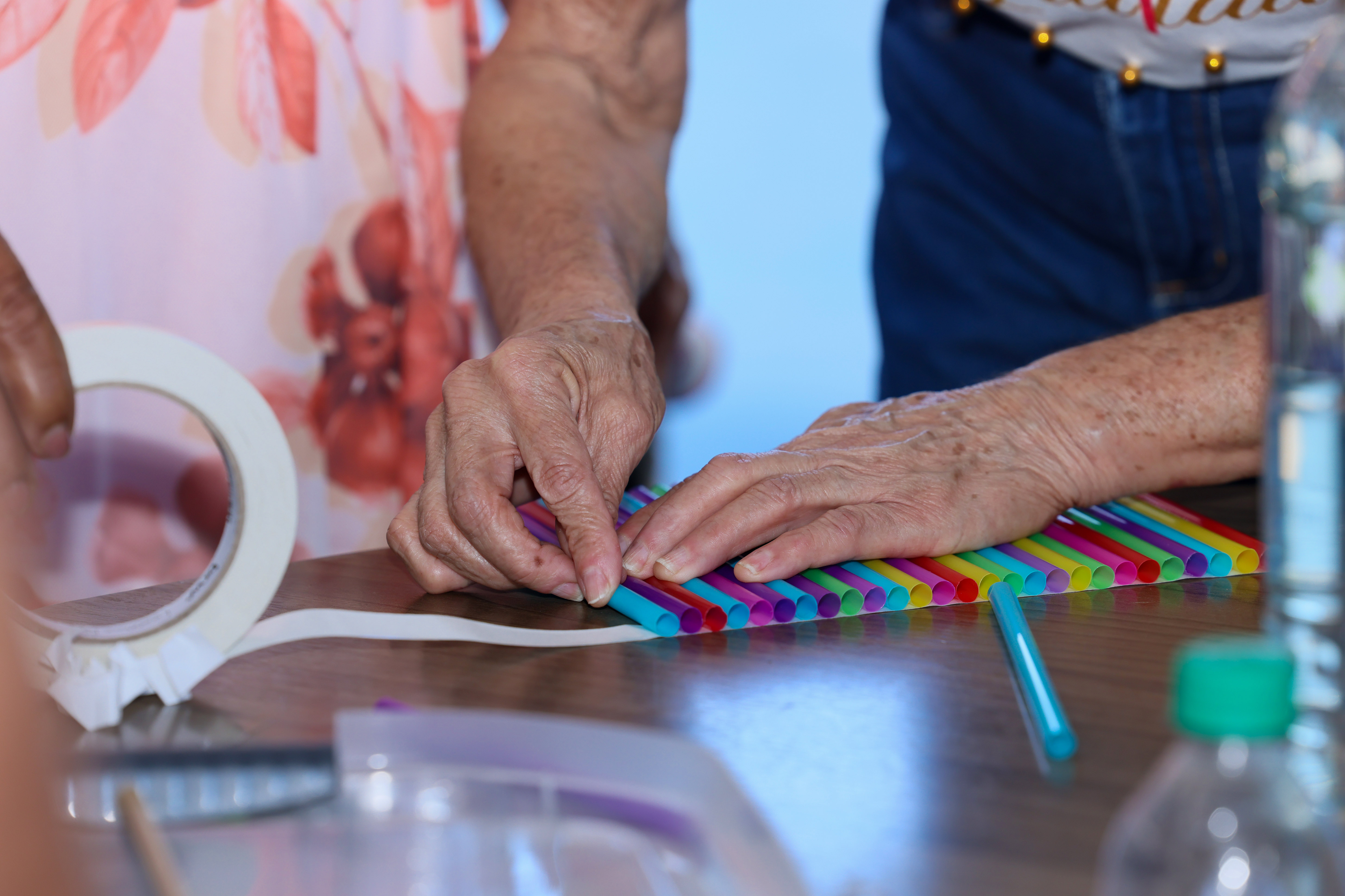 Data: 04/06/2025. Programação da Semana do Meio Ambiente - curso de confecção de brinquedosLocal: Parque da pessoa idosa.Foto: Regiane Rocha