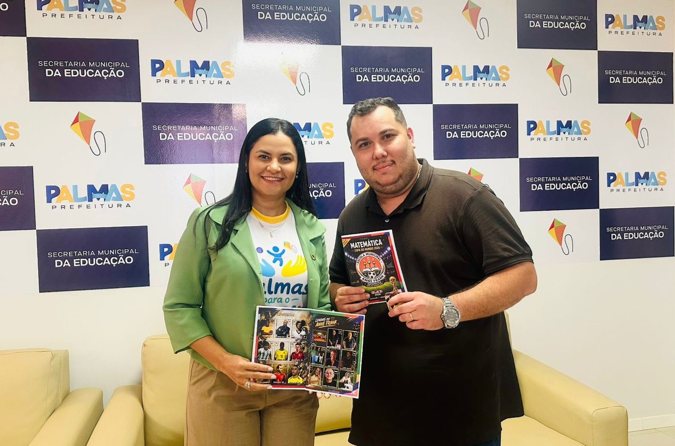 Escola Municipal Anne Frank lança álbum de figurinhas interdisciplinar na segunda, 25