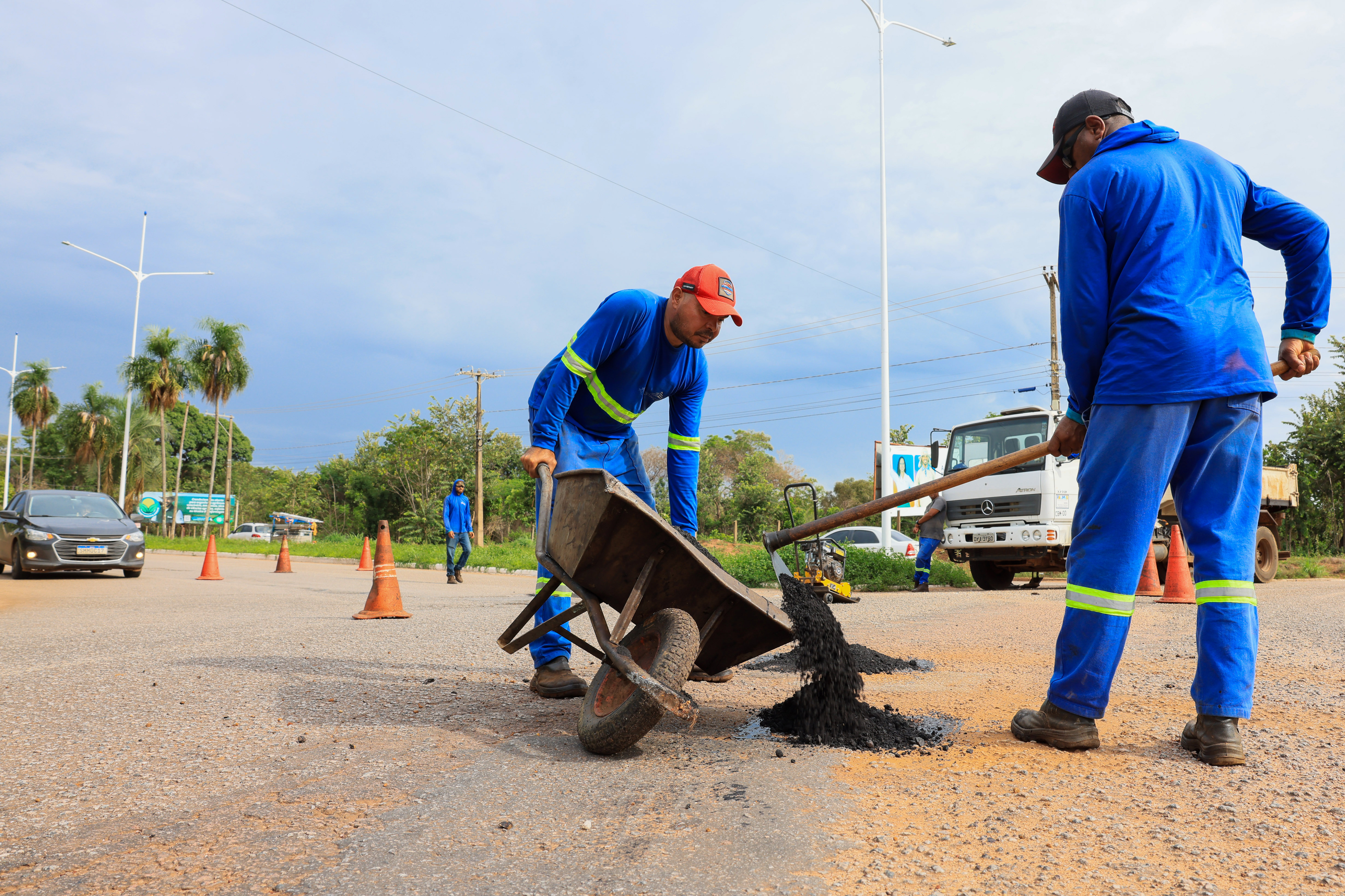 Recuperação de asfalto executada na Av NS-07 próximo à Av. JK