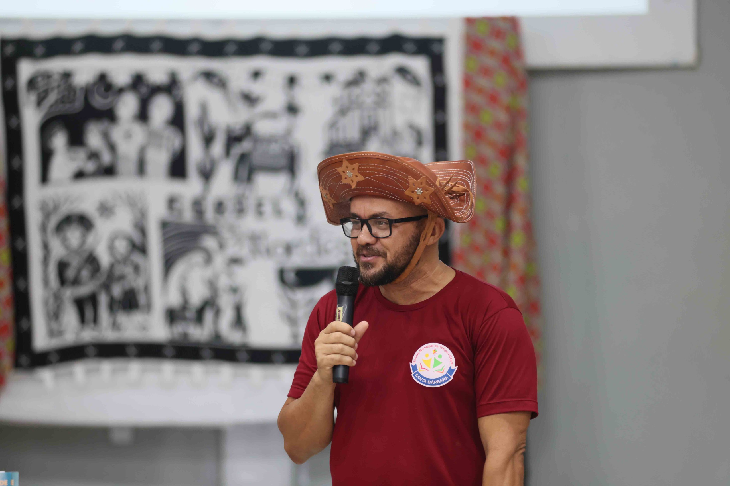 O projeto foi idealizado pelo professor Josemar após ele ter contato com a literatura de cordel -  Foto: Edu Fortes