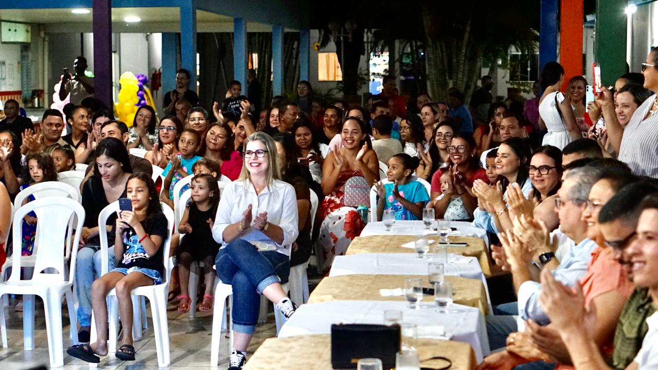 Familiares, professores e toda a comunidade escolar celebraram juntos a conquista dos estudantes - Pedro Barbosa