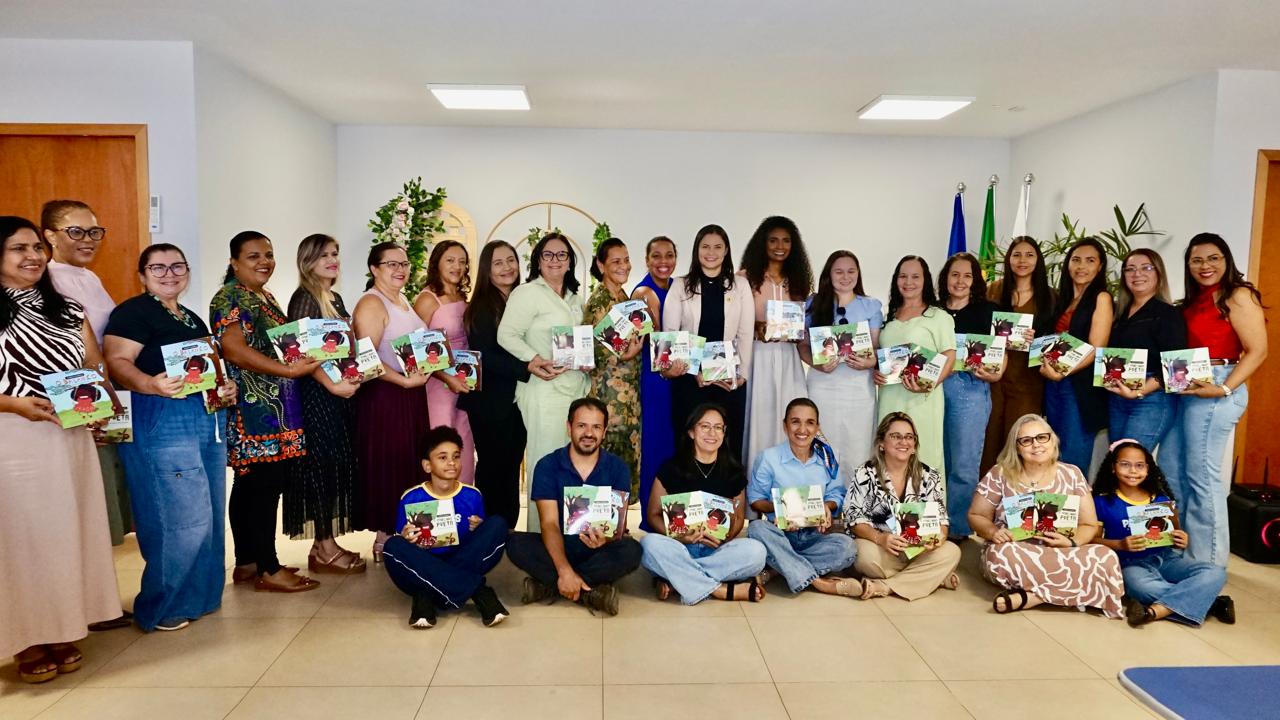 Lançamento reuniu gestores, familiares e amigos no auditório da Semed - Foto: Pedro Barbosa