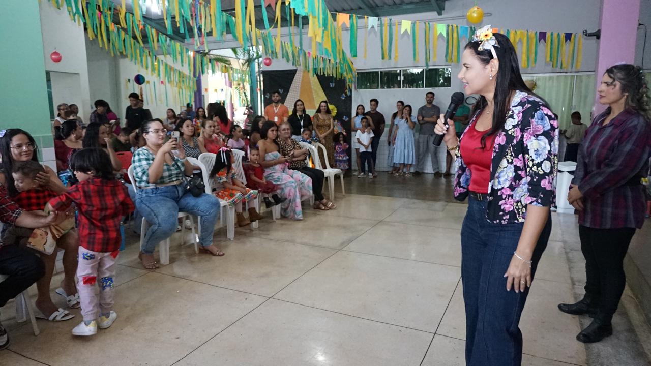 A secretária Anice Moura destacou a importância do evento para fortalecer os laços entre as unidades educacionais e a comunidade - Foto: Pedro Barbosa 