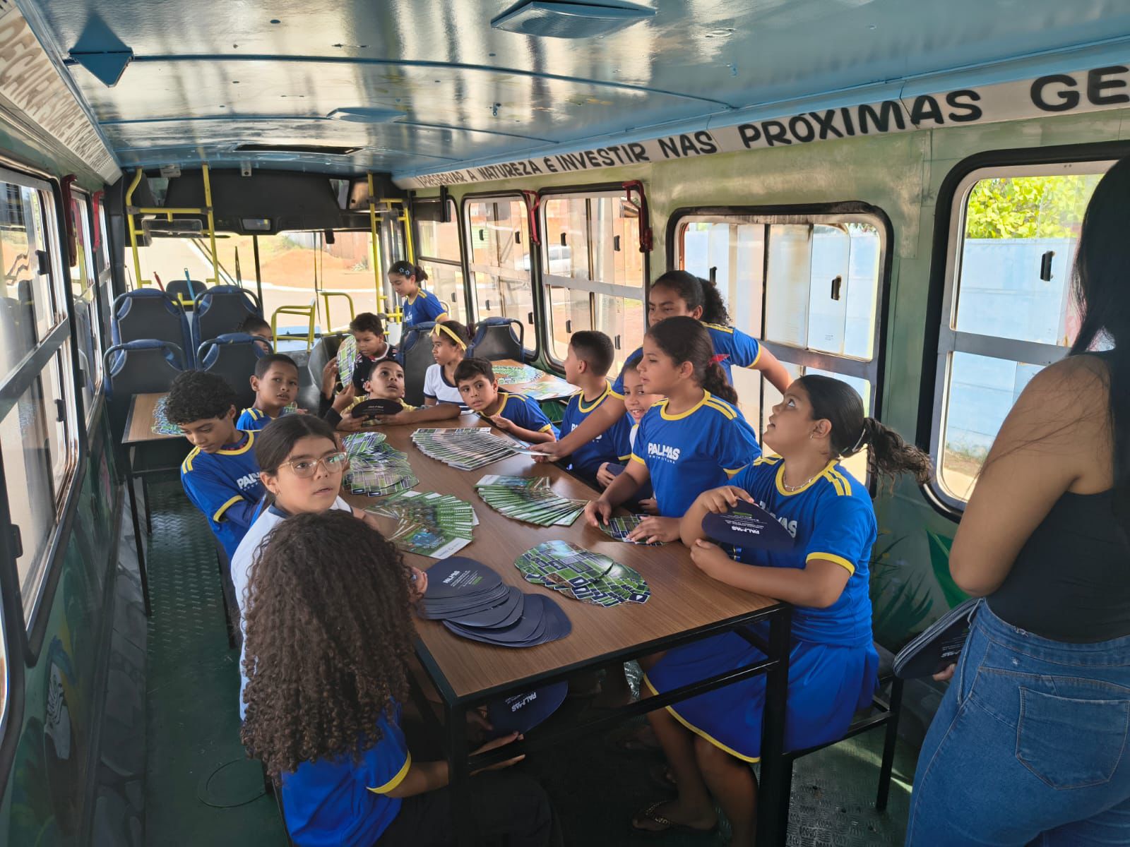 Palestras relacionados à educação ambiental foram realizadas no Eco-bus, de forma lúdica