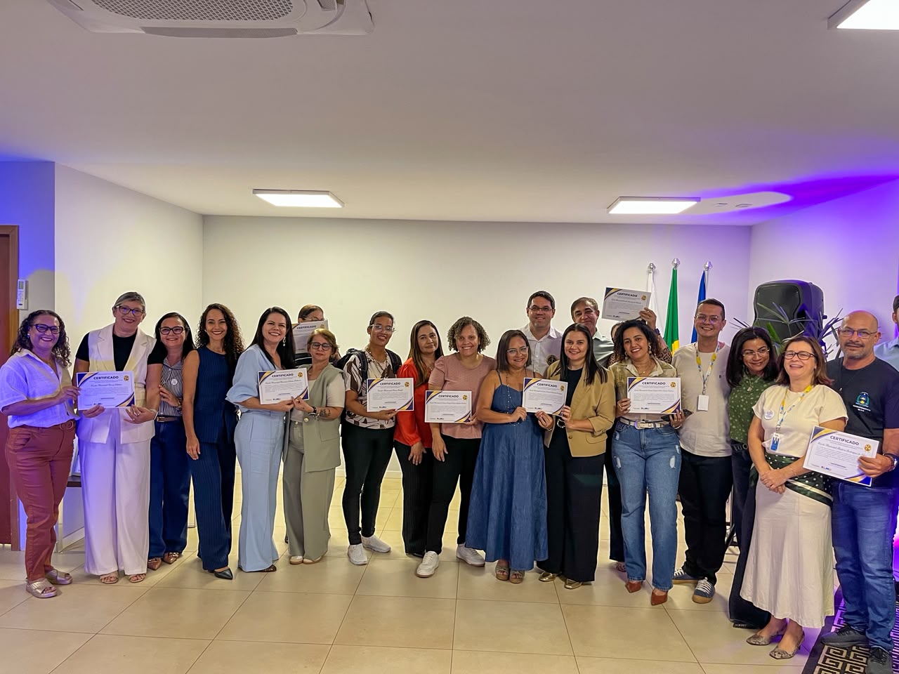Secretária Anice Moura, juntamente com a equipe técnica da Semed, entregou certificados aos gestores - Foto: João Antonio Morais