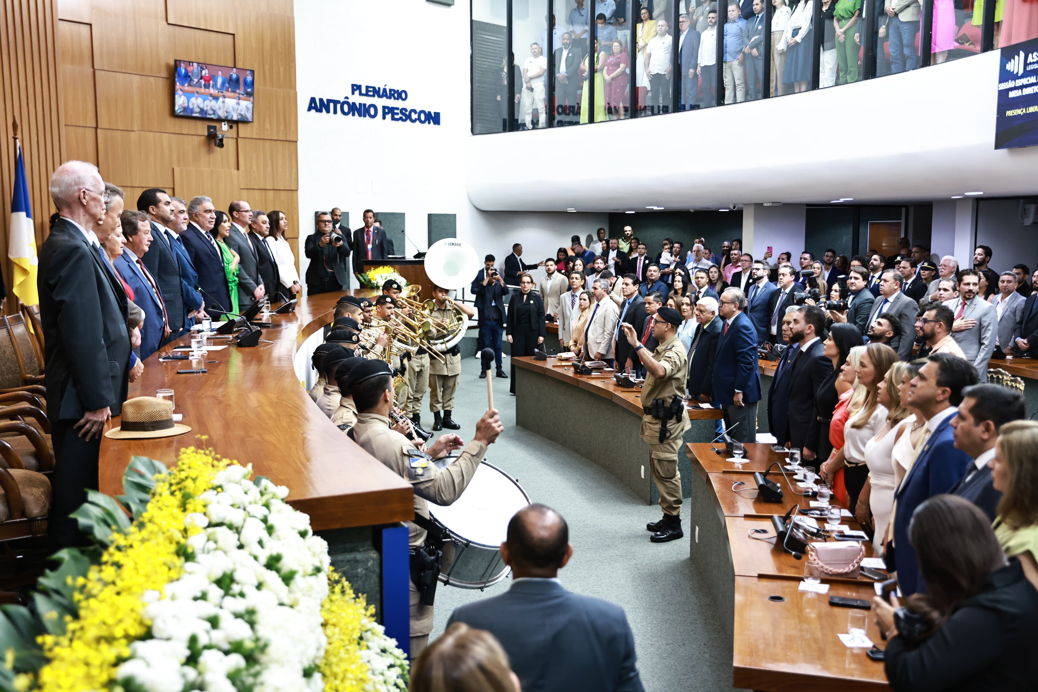 Prefeito Eduardo Siqueira Campos participou da sessão especial que deu posse à nova Mesa Diretora da Assembleia Legislativa do Tocantins