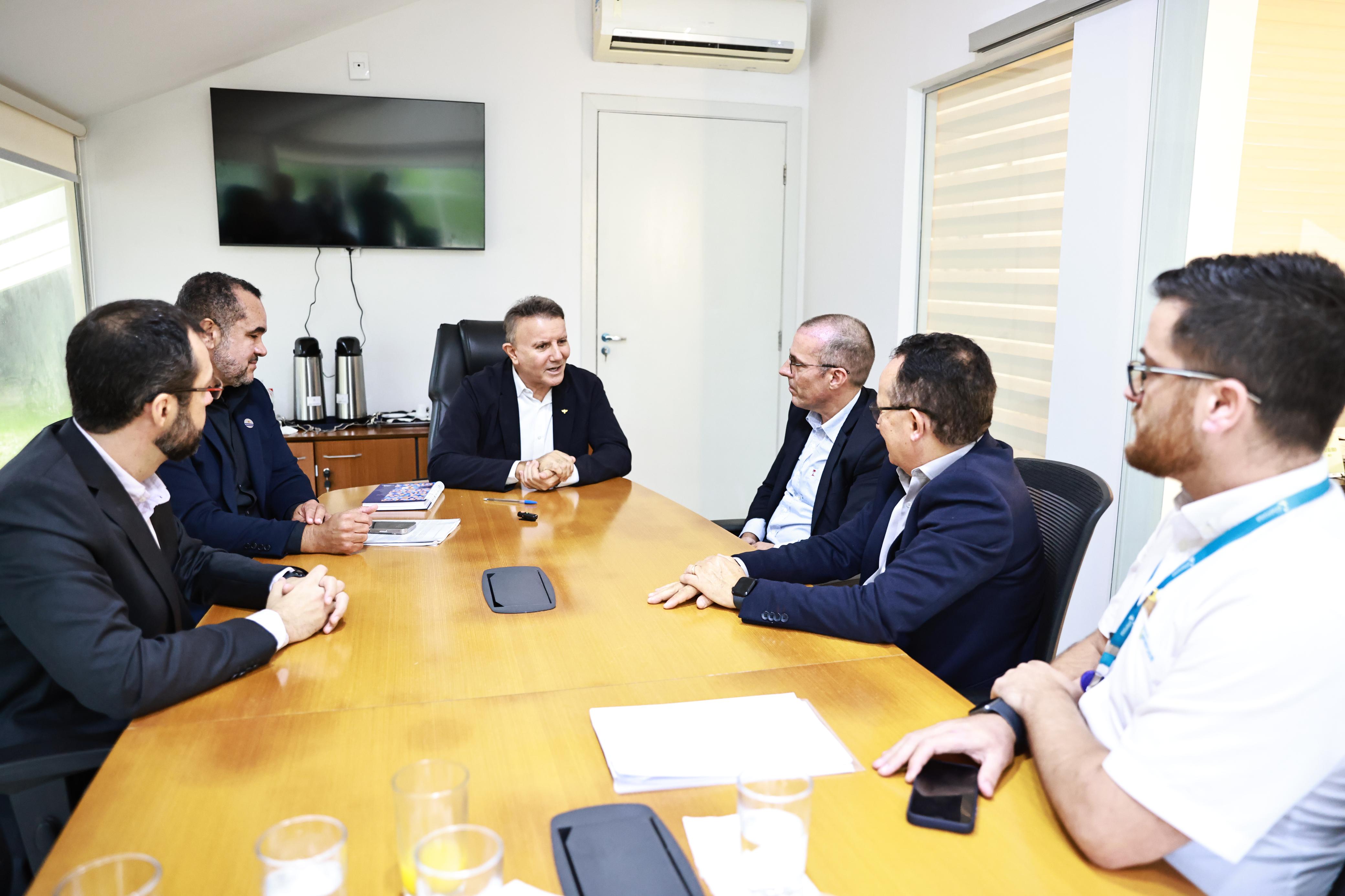 Eduardo Siqueira Campos em reunião com a diretoria do Grupo Energisa 
