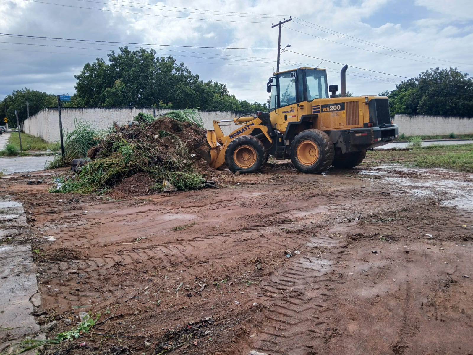 Retirada de entulhos no Jardim Taquari