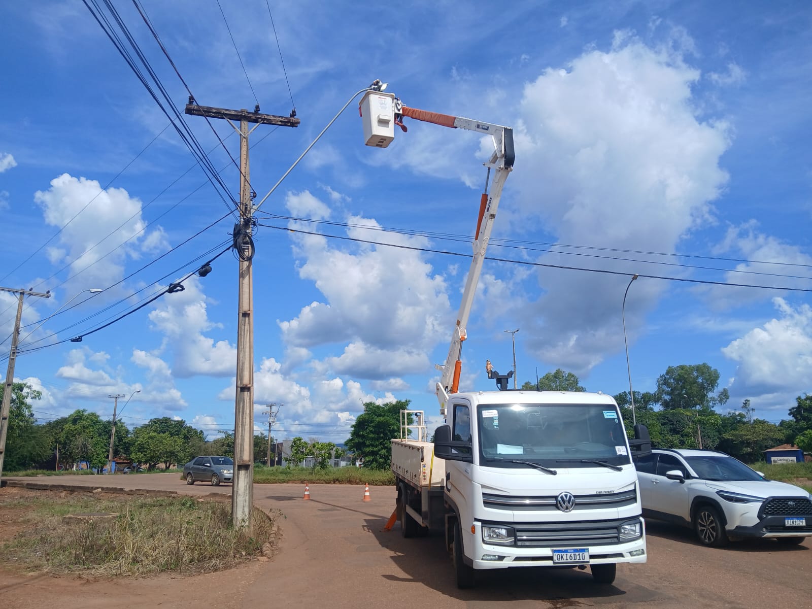 Equipes da Infraestrutura de Palmas atuam diariamente com serviços de troca e manutenção de luminárias