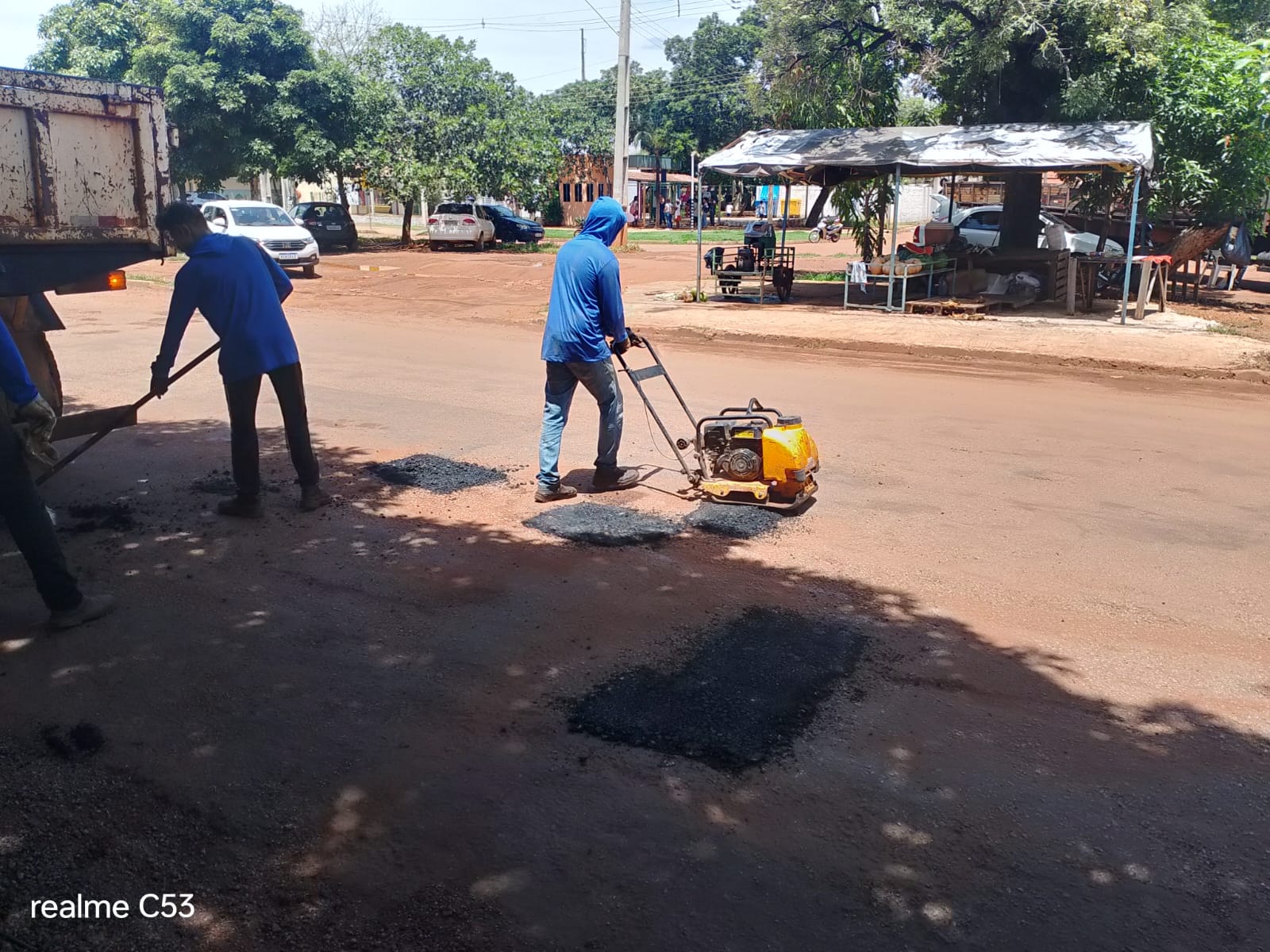 Manutenção de via na Avenida NS-04, entre LO-27 e LO-29