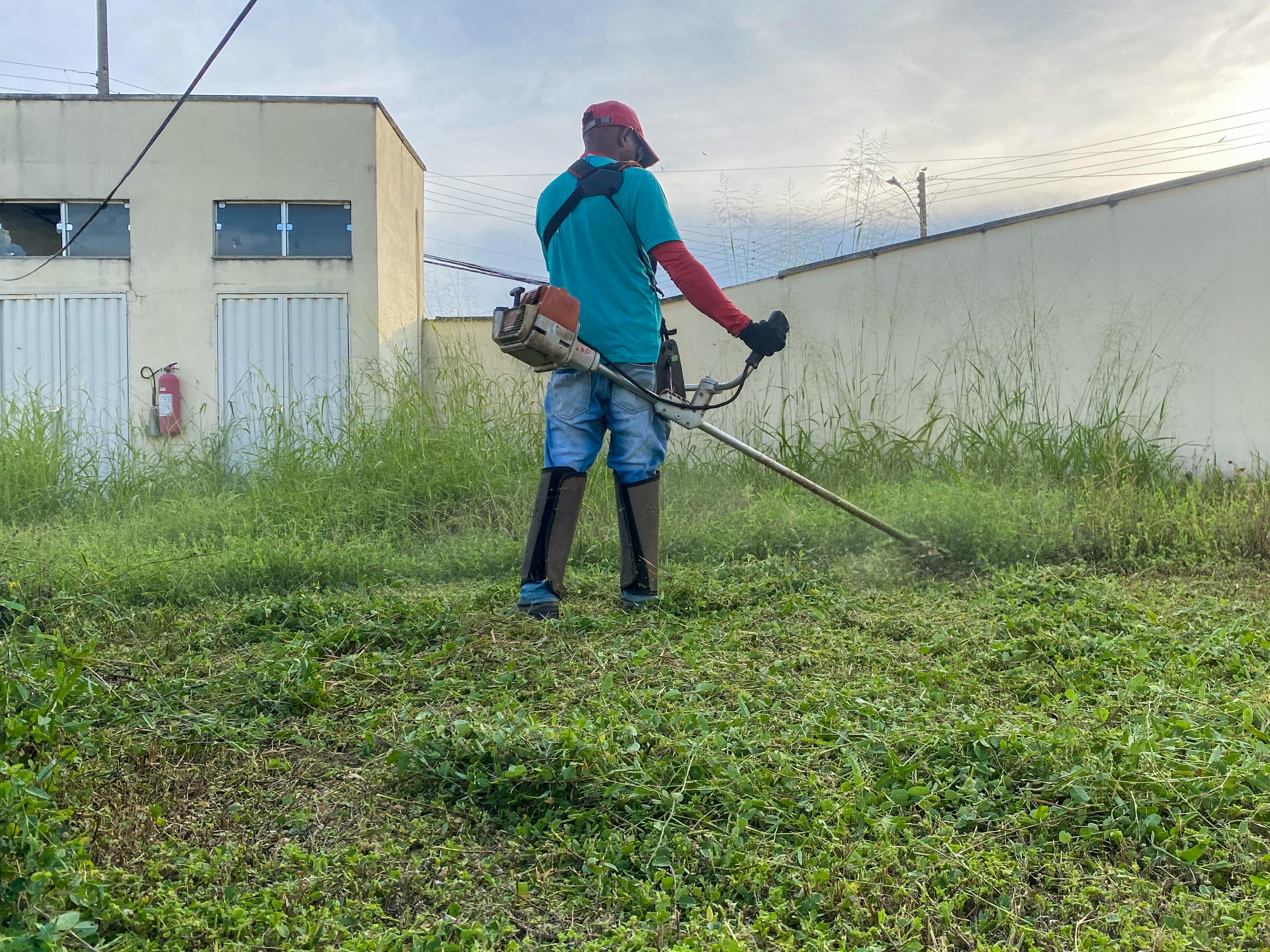 Manutenções são realizadas de maneira contínua em prédios públicos