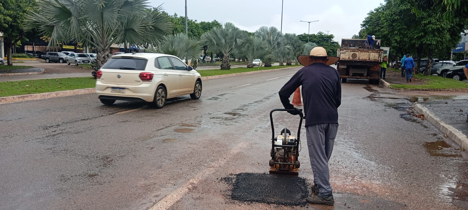 Manutenção na Avenida LO-01 entre Avenida NS-2 e NS 4