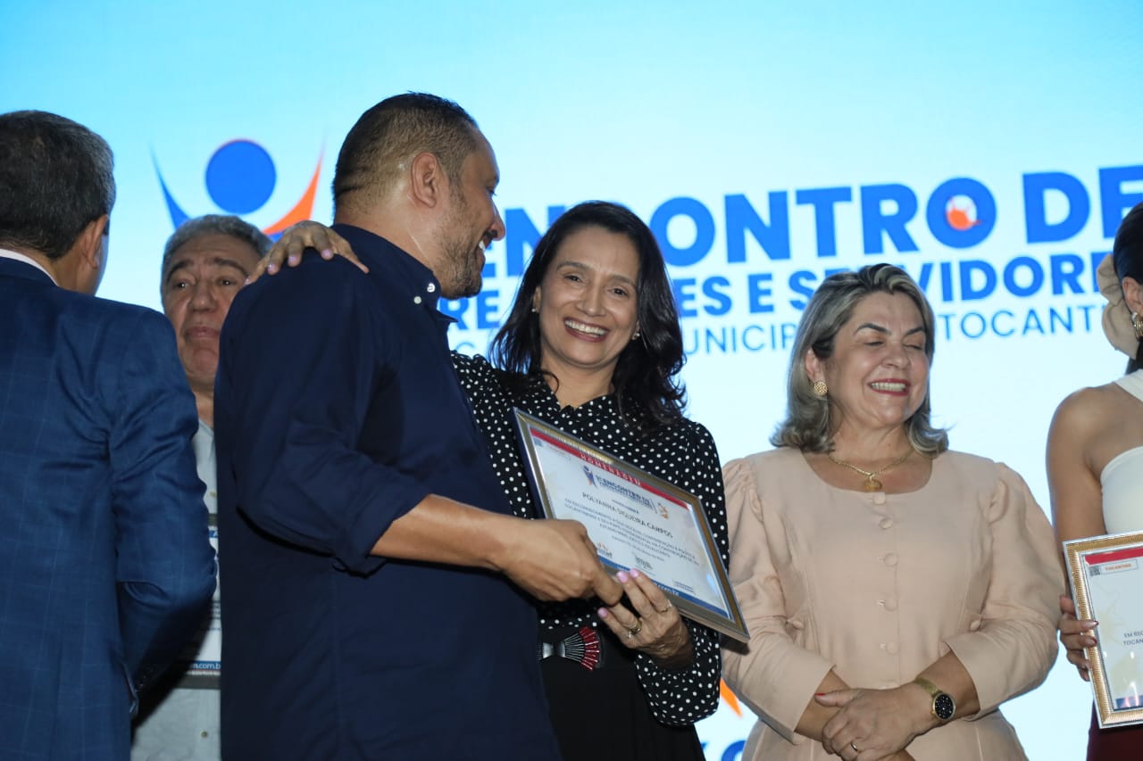 Secretária de Ação Social recebe homenagem no 1º Encontro de Vereadores e Servidores de Câmaras Municipais do Tocantins 