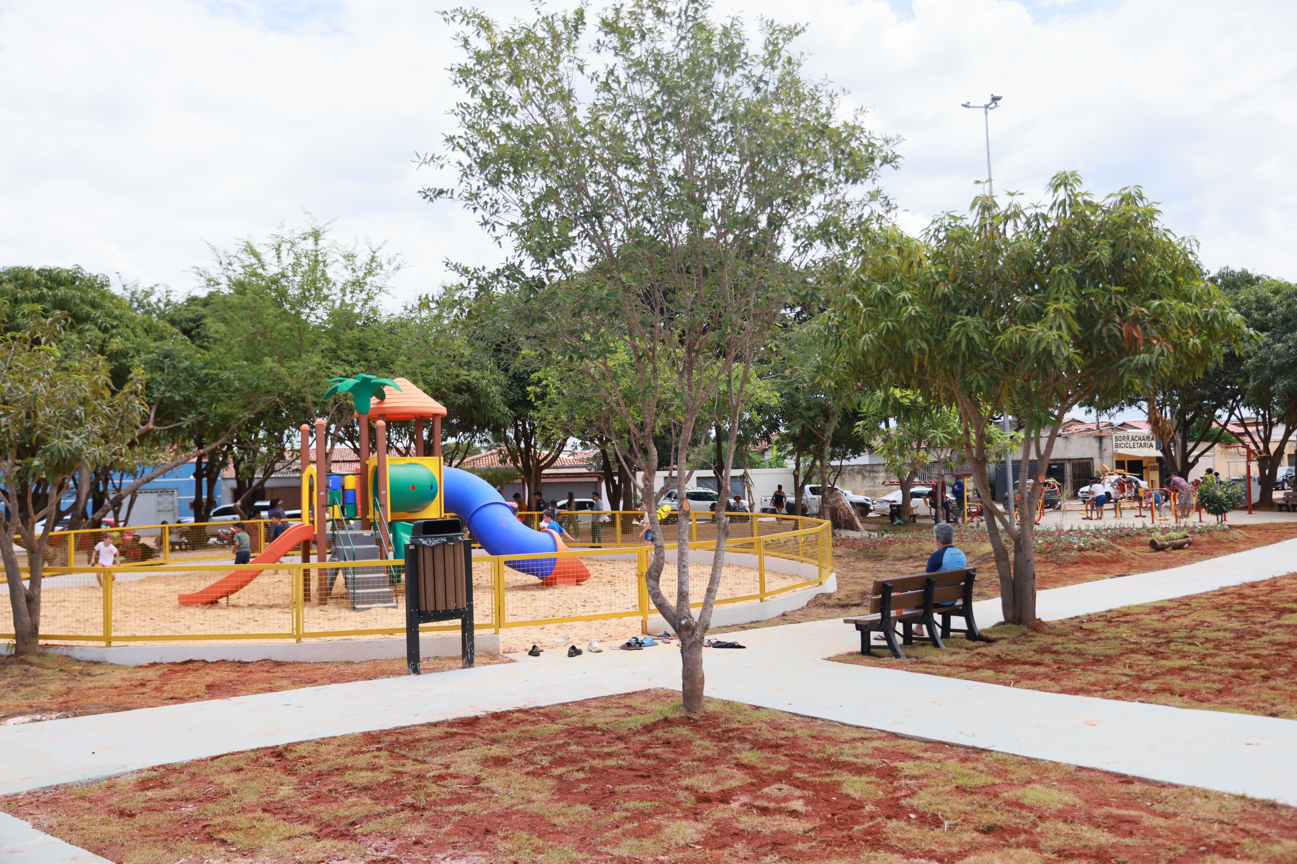 Praça da Arno 44 (409 Norte)