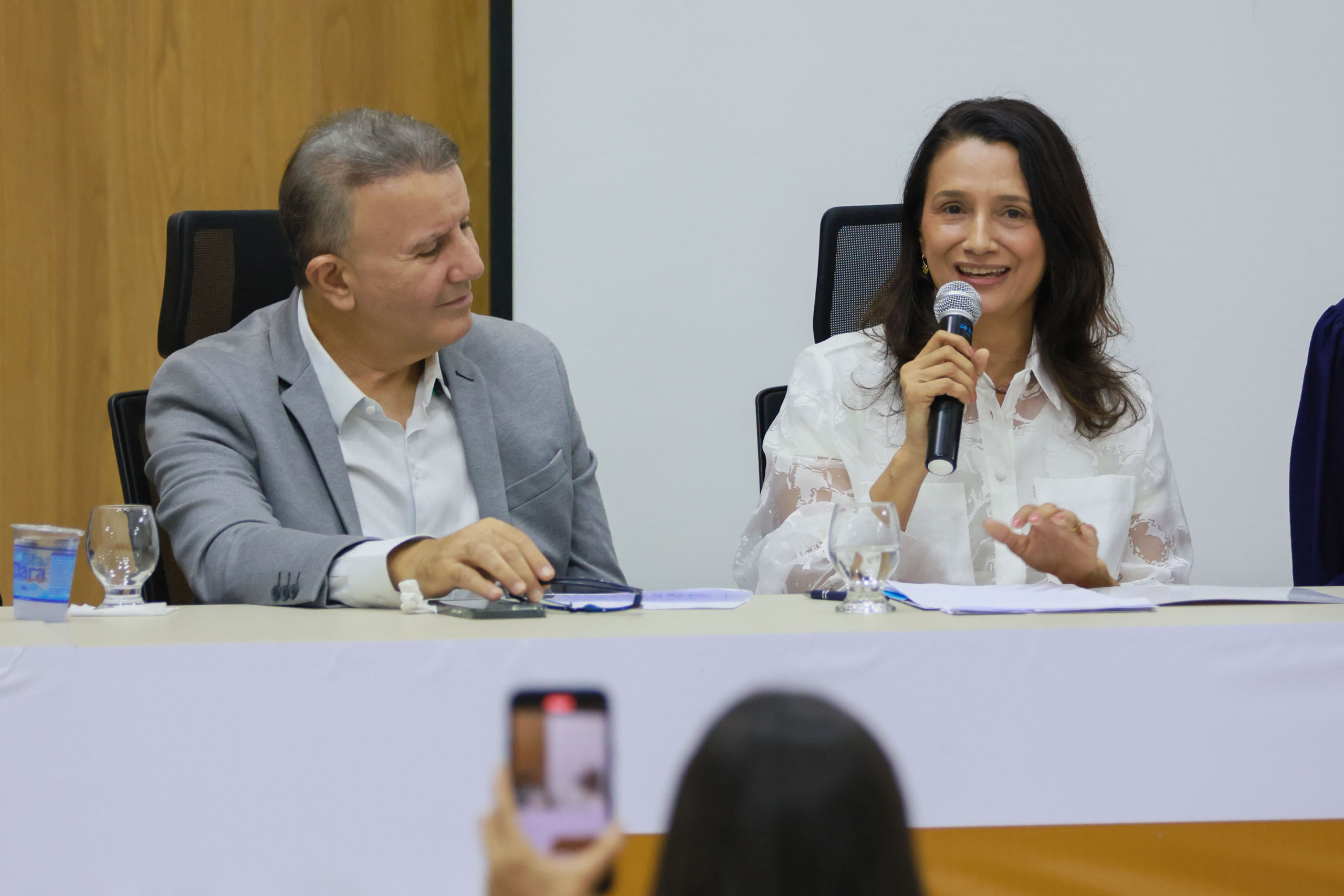 Prefeito Eduardo Siqueira Campos e a secretária municipal de Ação Social, Polyanna Siqueira Campos, durante evento
