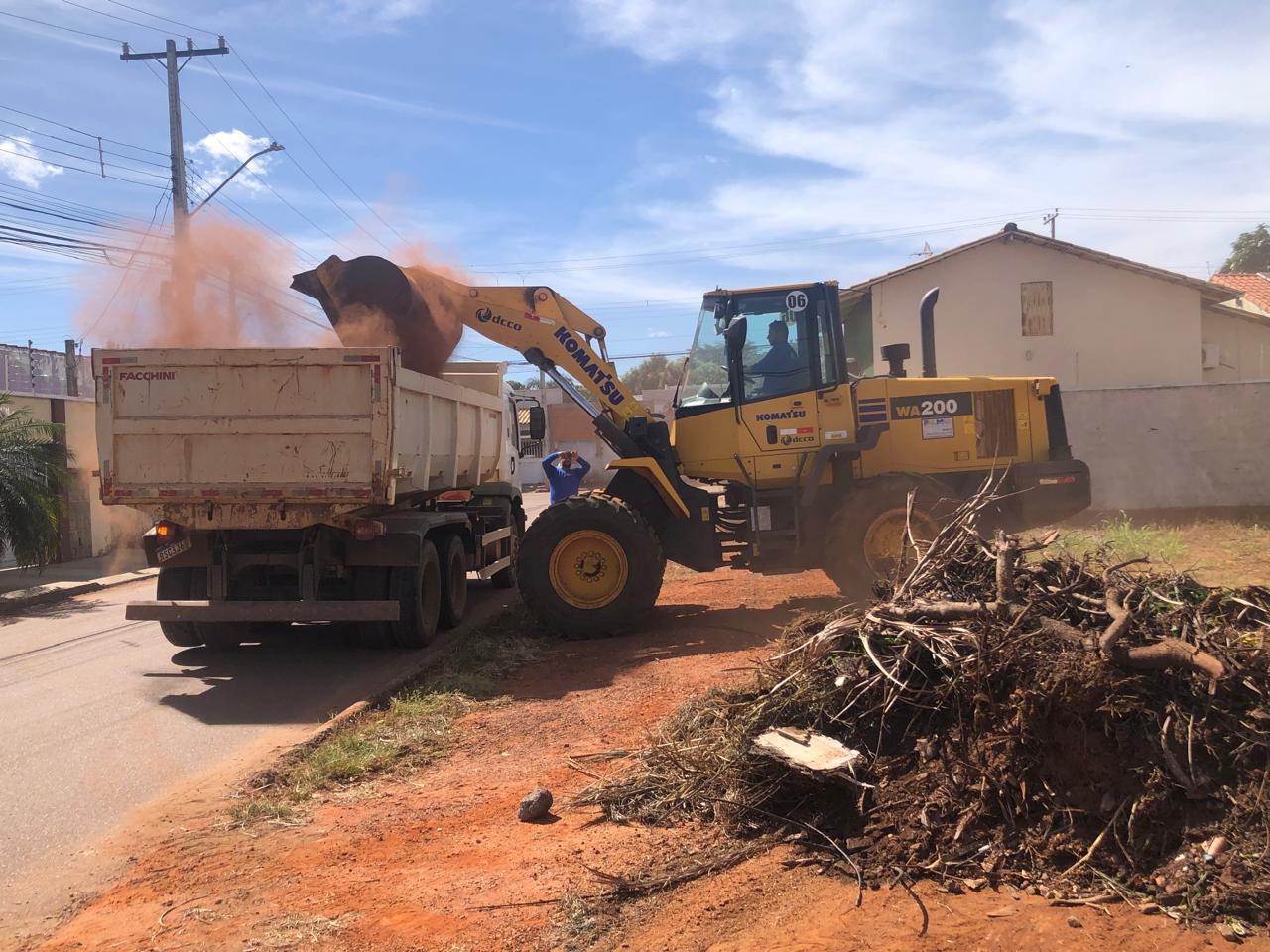 Retirada de entulho na ACNO 1 e 11 