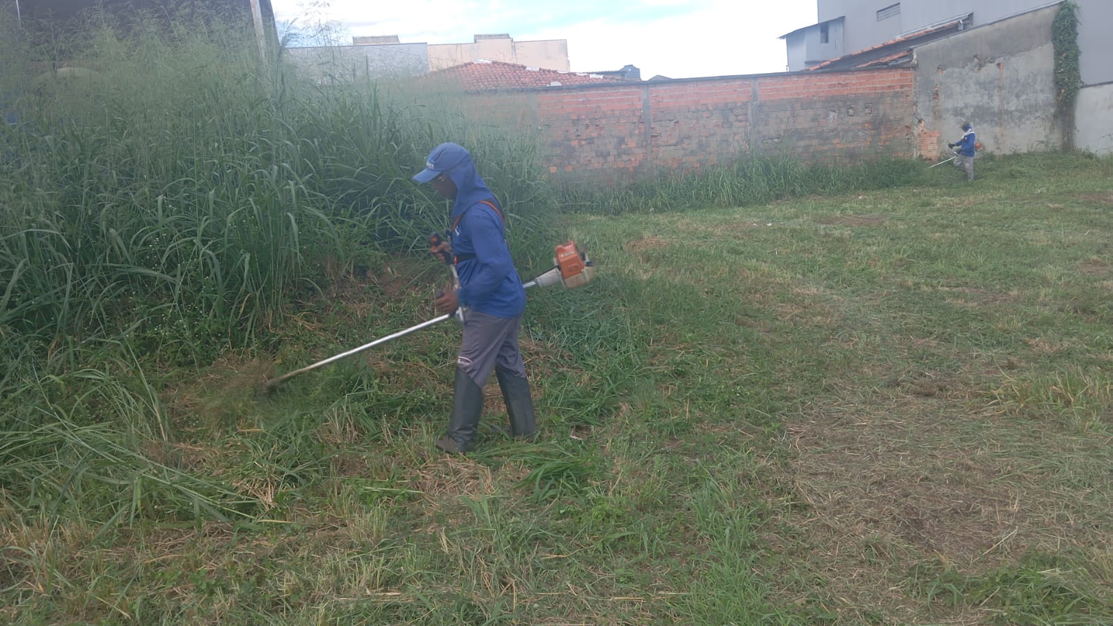 Roçagem na ACNO 1 e 11