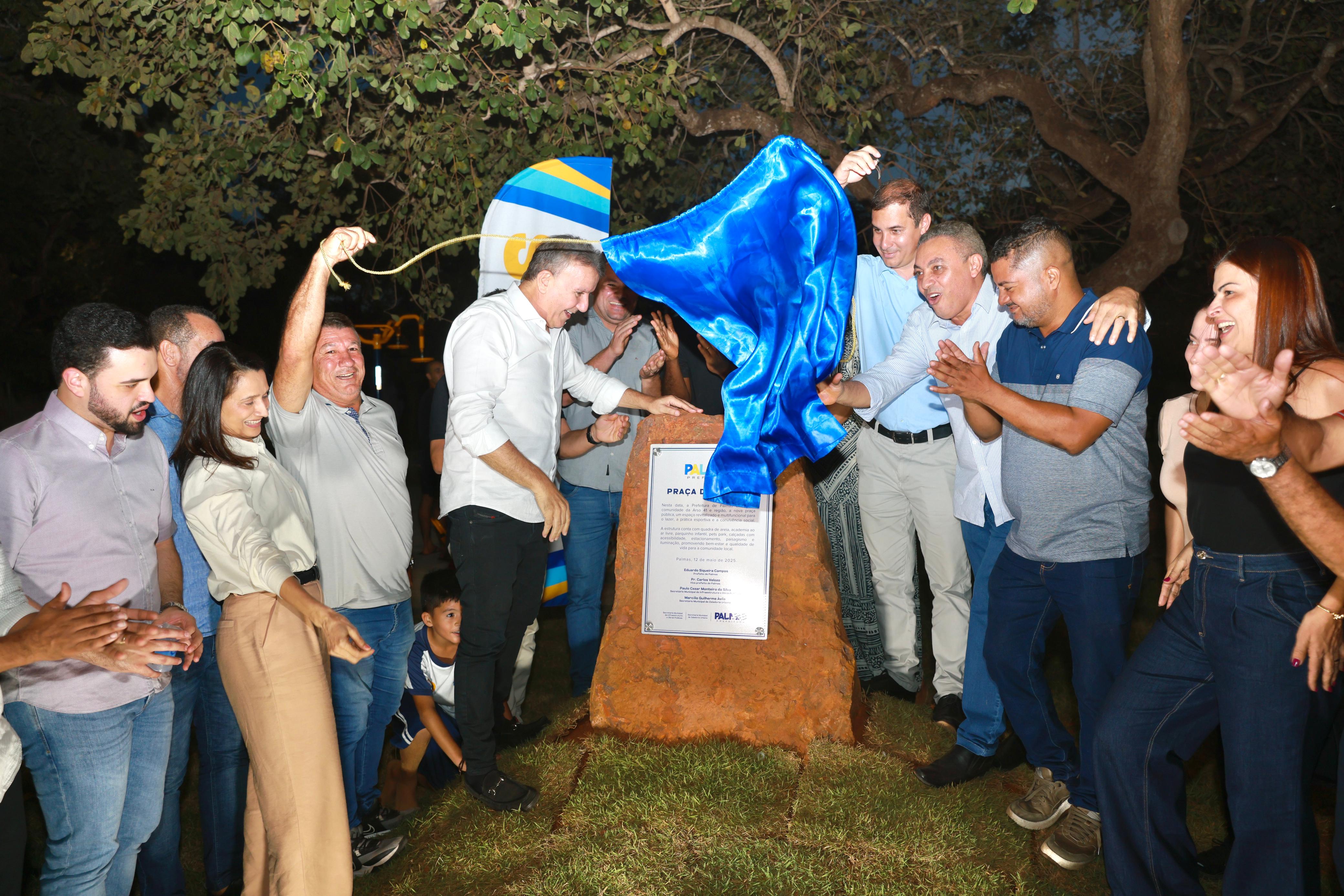 Prefeito de Palmas, Eduardo Siqueira, inaugura nova praça da Arso 41