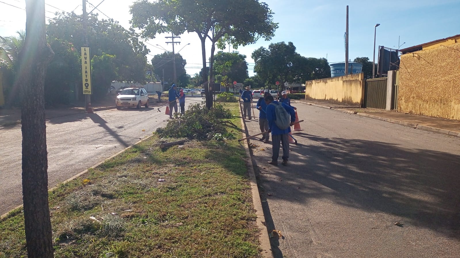 Capina e varrição na ACNO 1 e 11