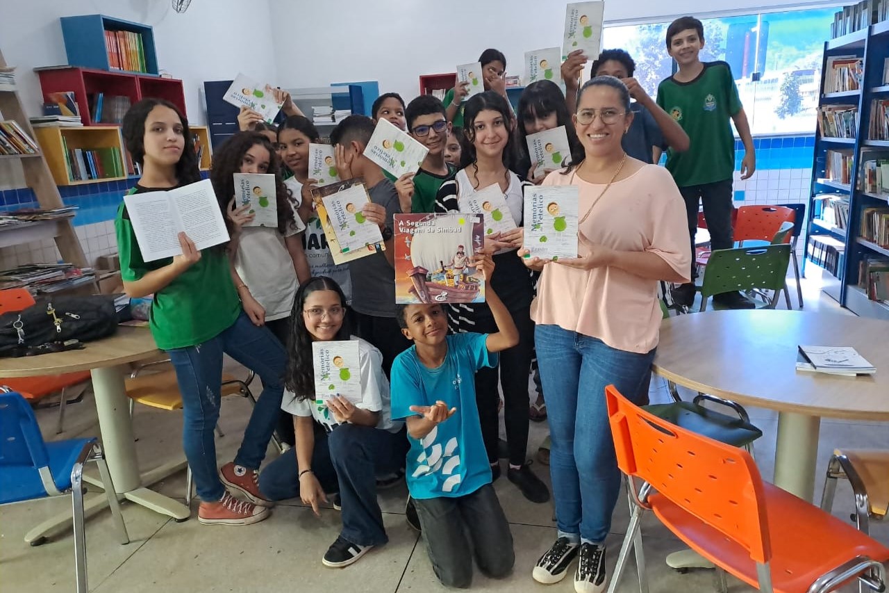 Biblioteca escolar é a principal parceira da professora de Língua Portuguesa