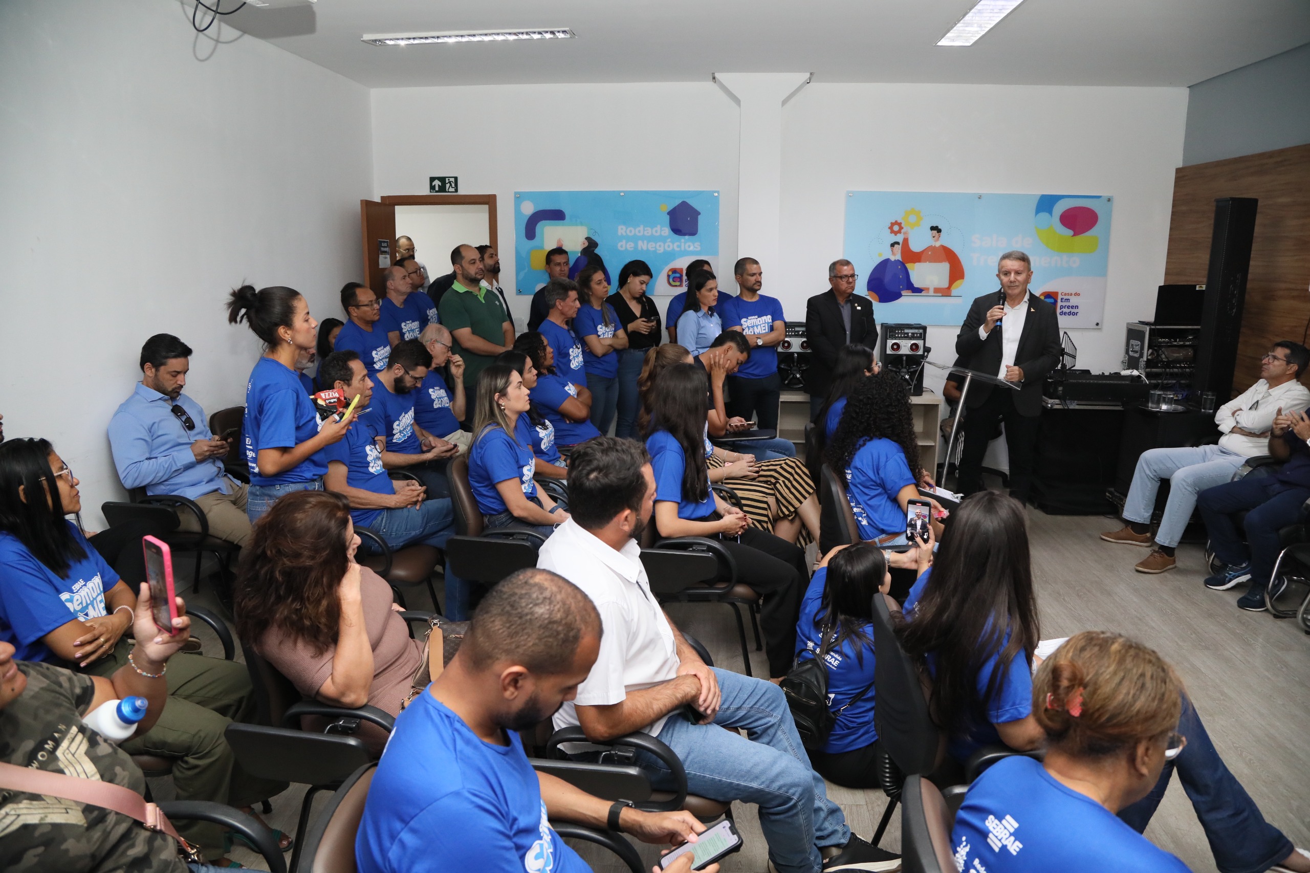 Prefeito de Palmas realizou a abertura oficial do Feirão do MEI.