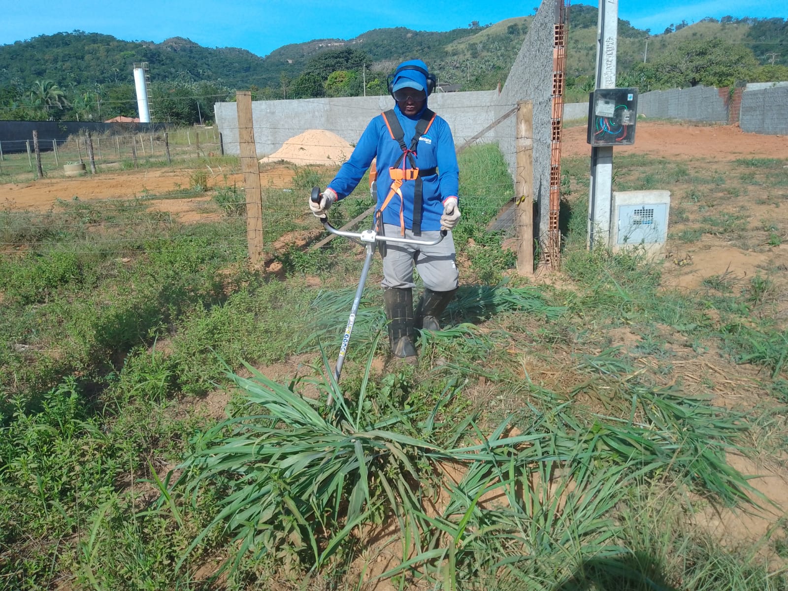 Serviço de roçagem realizada em Taquaruçu