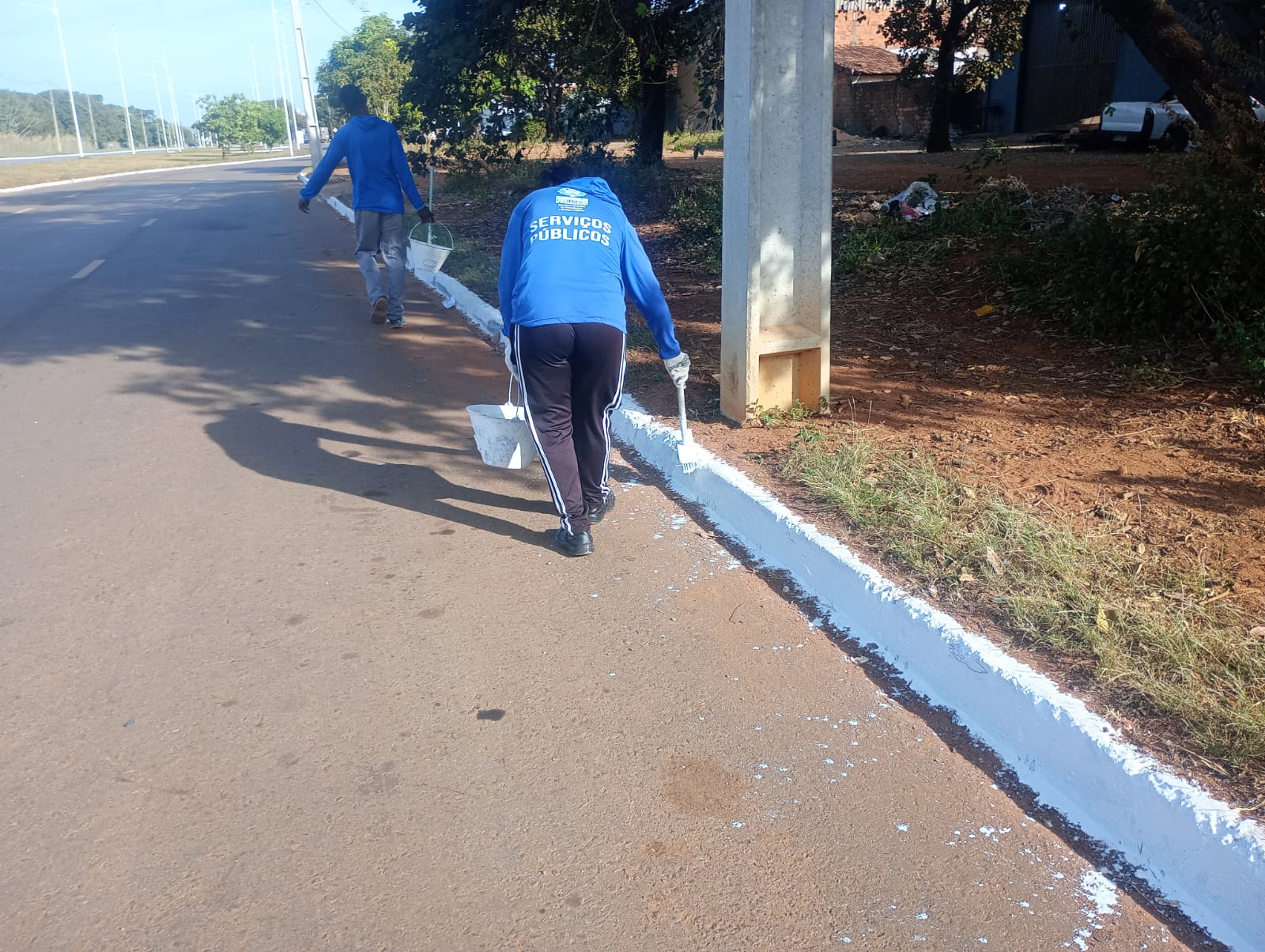 Pintura manual na Avenida LO-04 